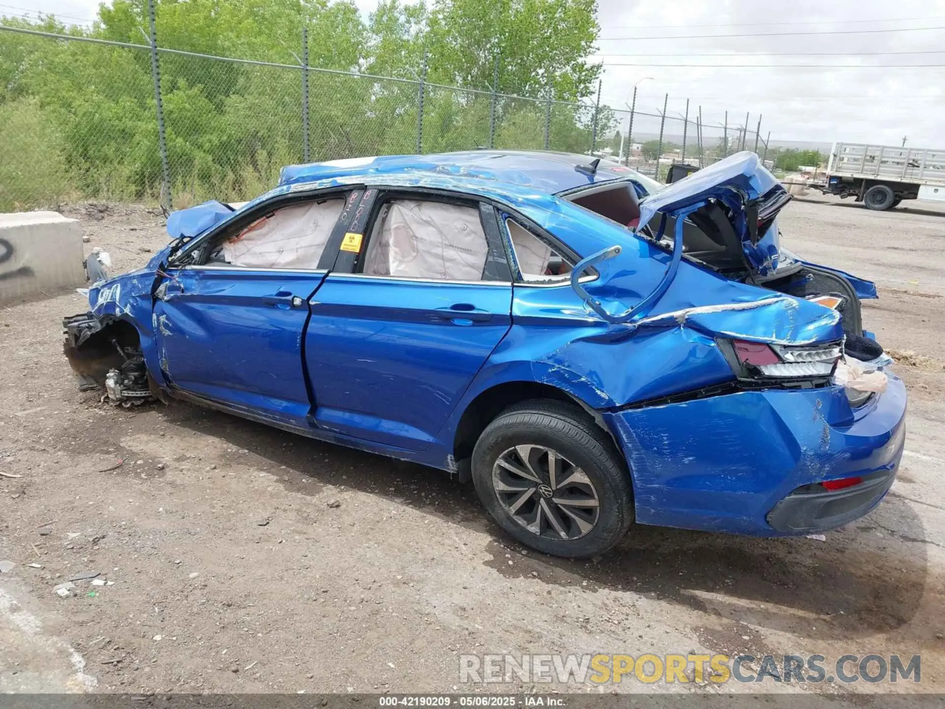 14 Photograph of a damaged car 3VW5M7BU1RM078197 VOLKSWAGEN JETTA 2024