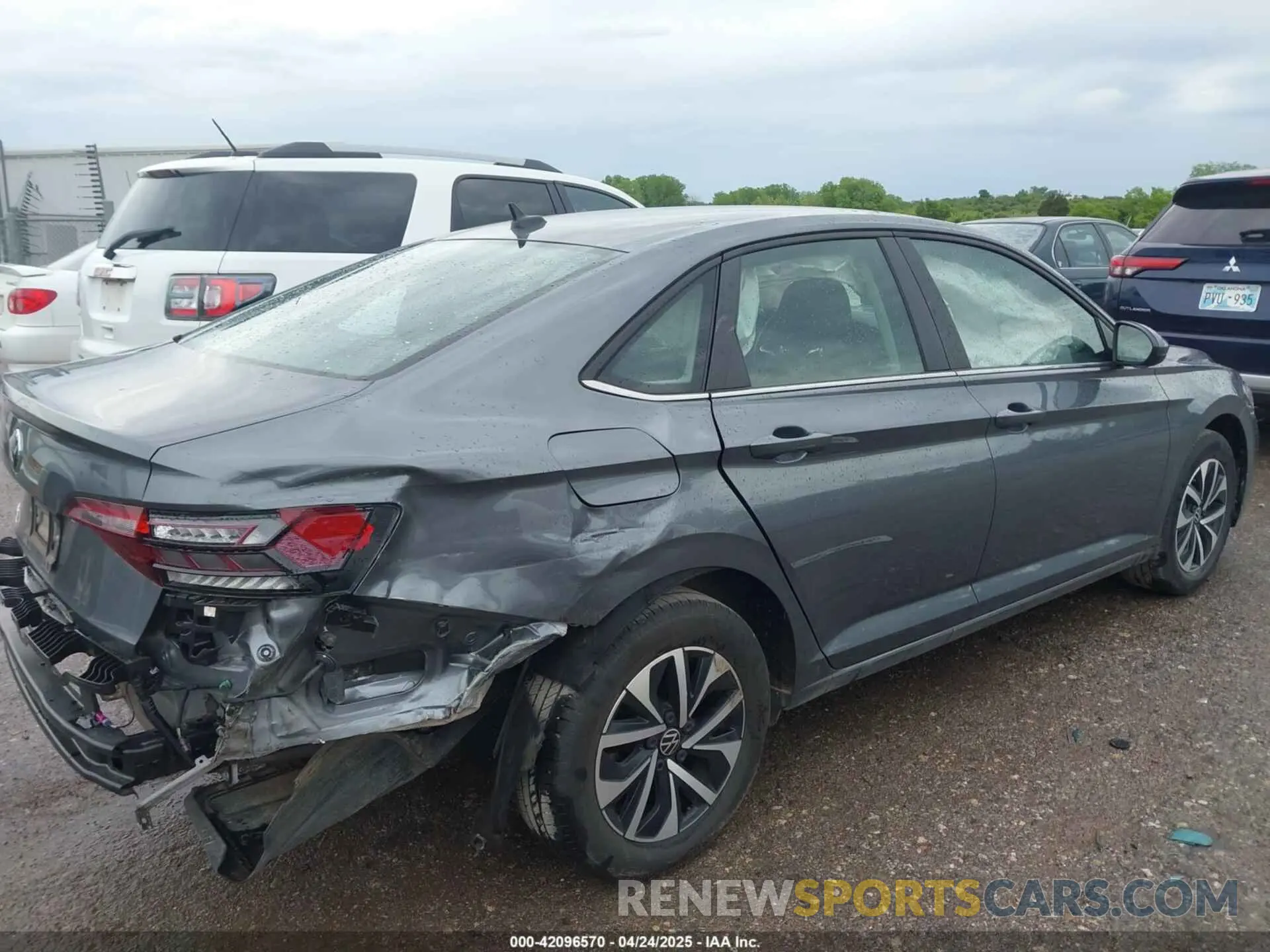 14 Photograph of a damaged car 3VW5M7BU5RM044604 VOLKSWAGEN JETTA 2024
