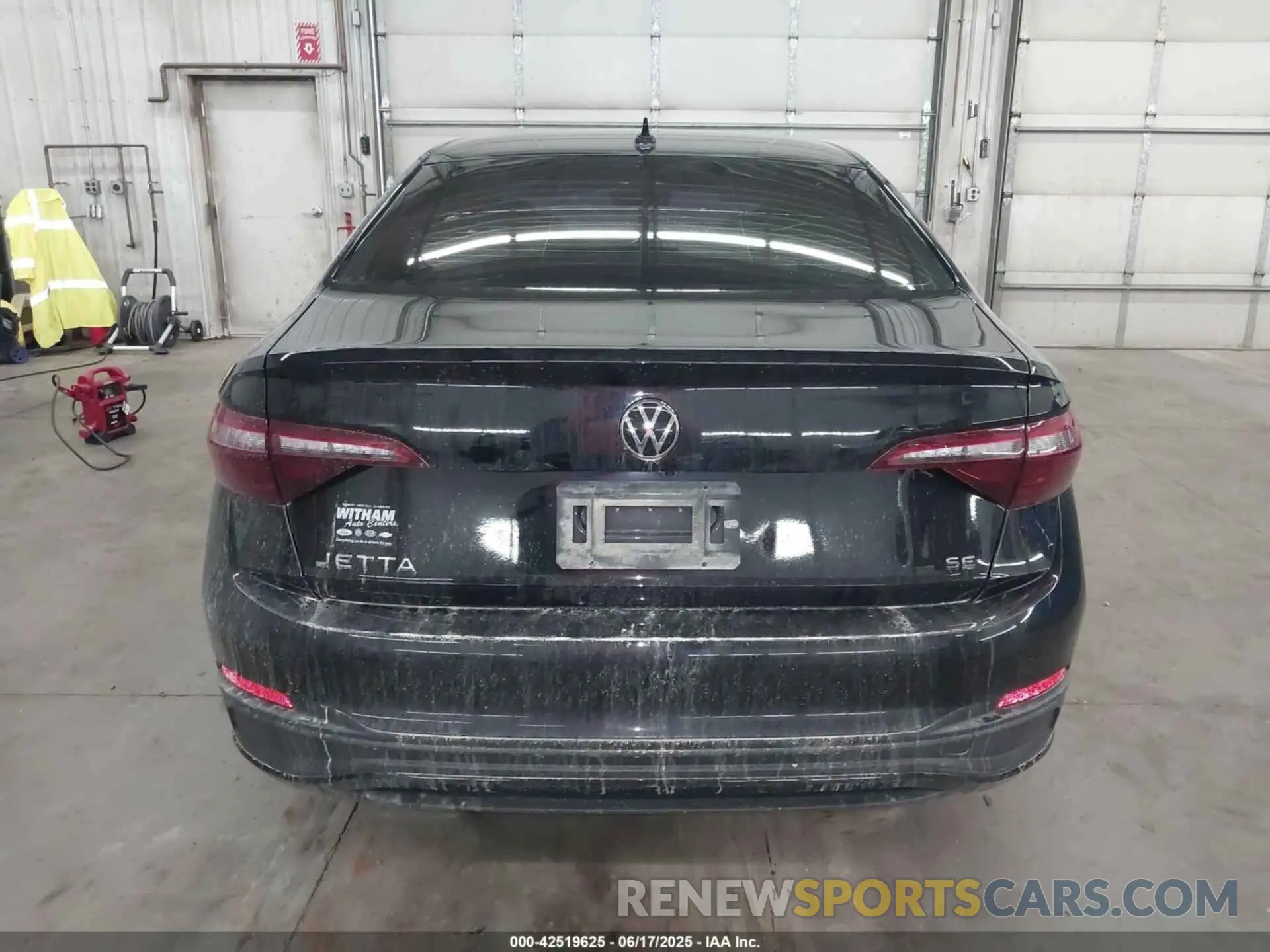 17 Photograph of a damaged car 3VW7M7BU2RM036114 VOLKSWAGEN JETTA 2024