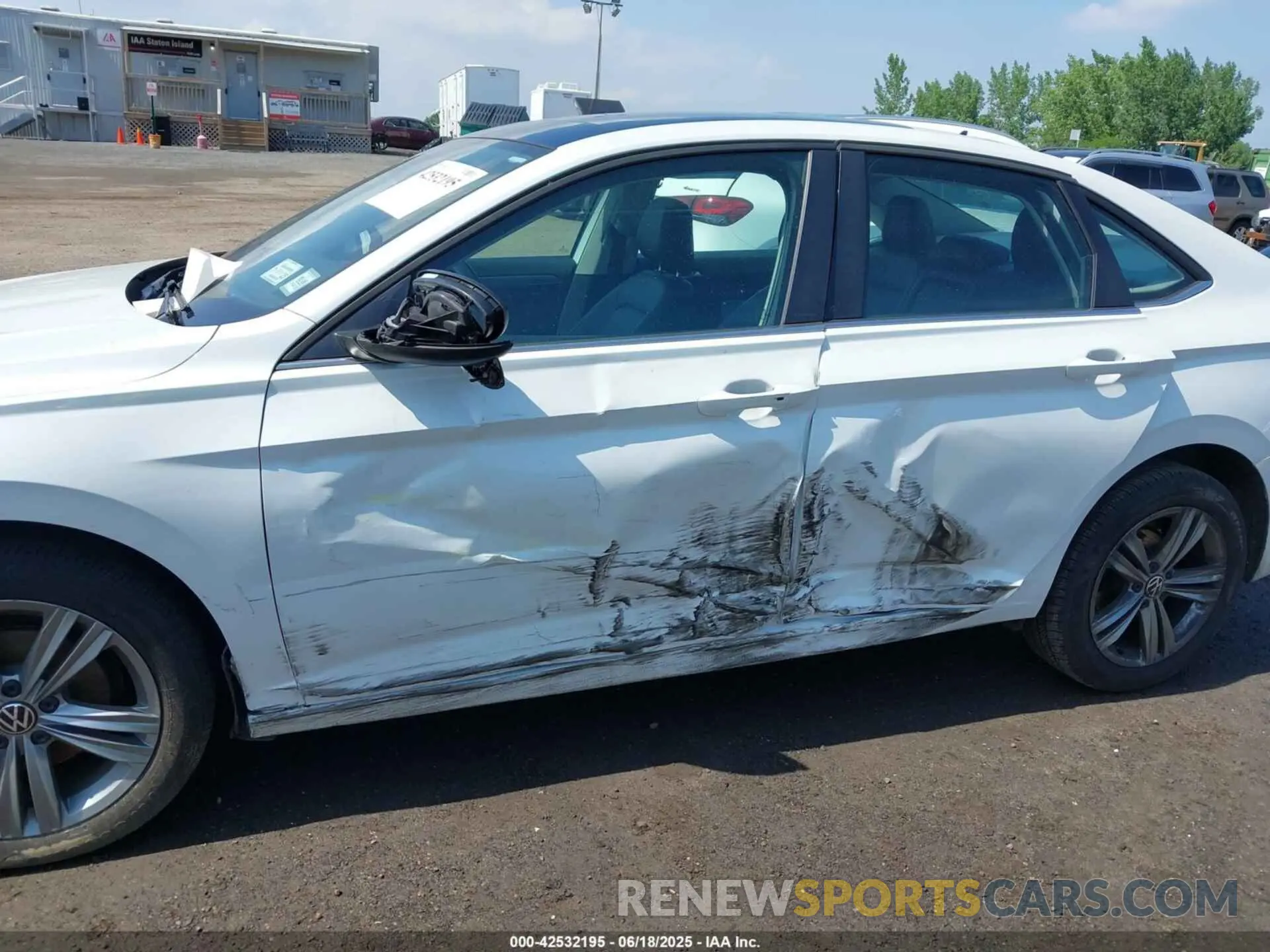 17 Photograph of a damaged car 3VW7M7BU5RM038911 VOLKSWAGEN JETTA 2024