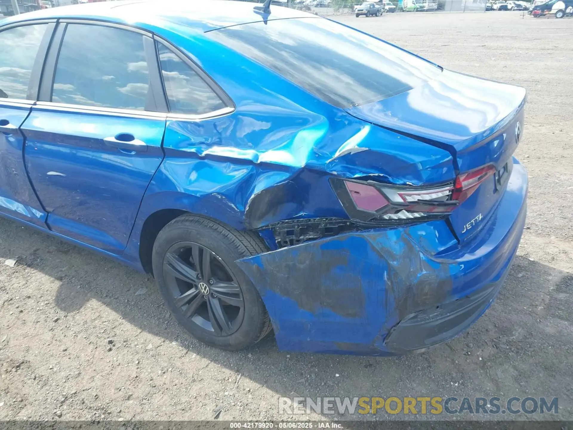 17 Photograph of a damaged car 3VW7M7BU8RM067013 VOLKSWAGEN JETTA 2024