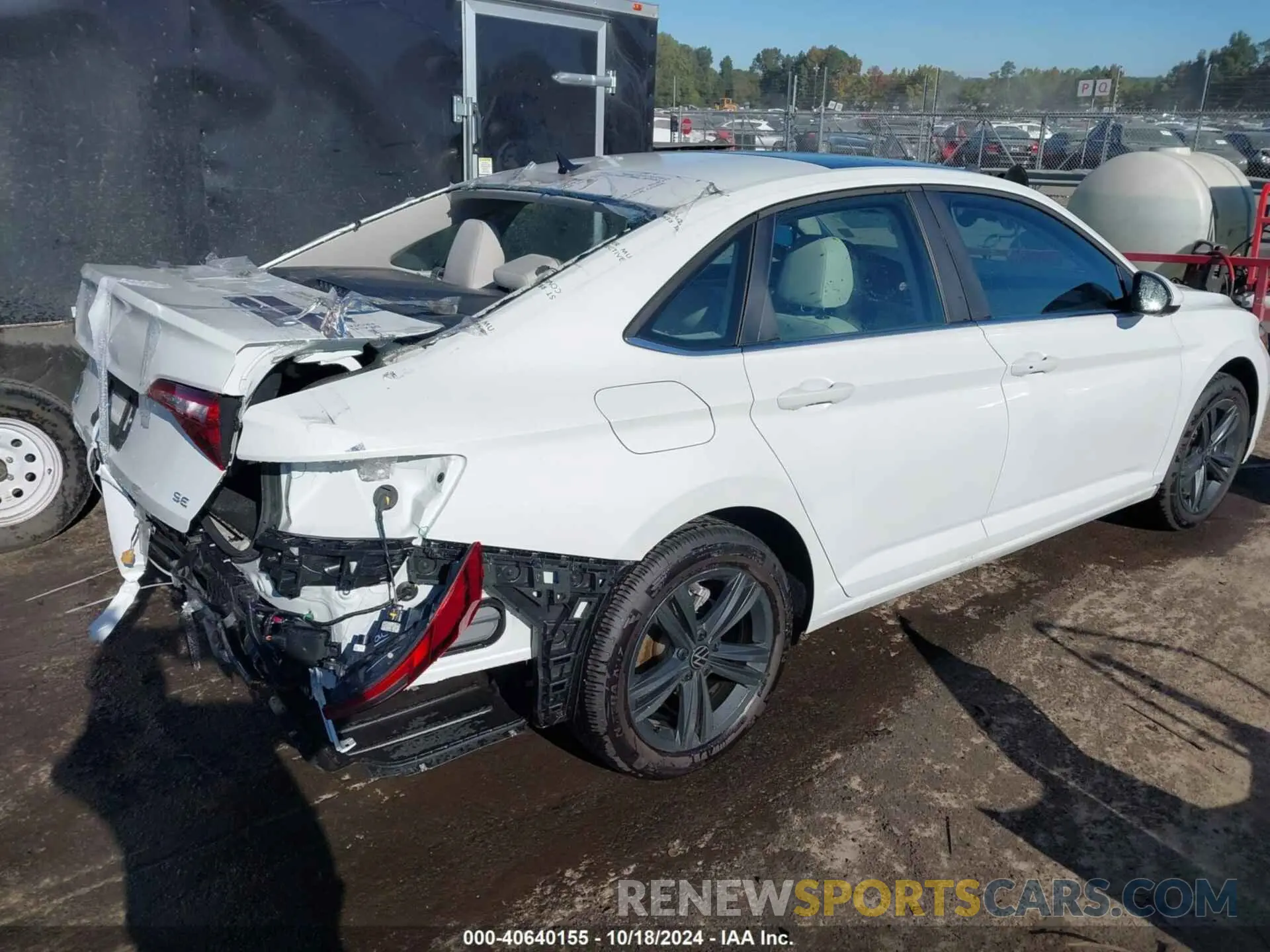 4 Photograph of a damaged car 3VW7M7BU9RM040435 VOLKSWAGEN JETTA 2024