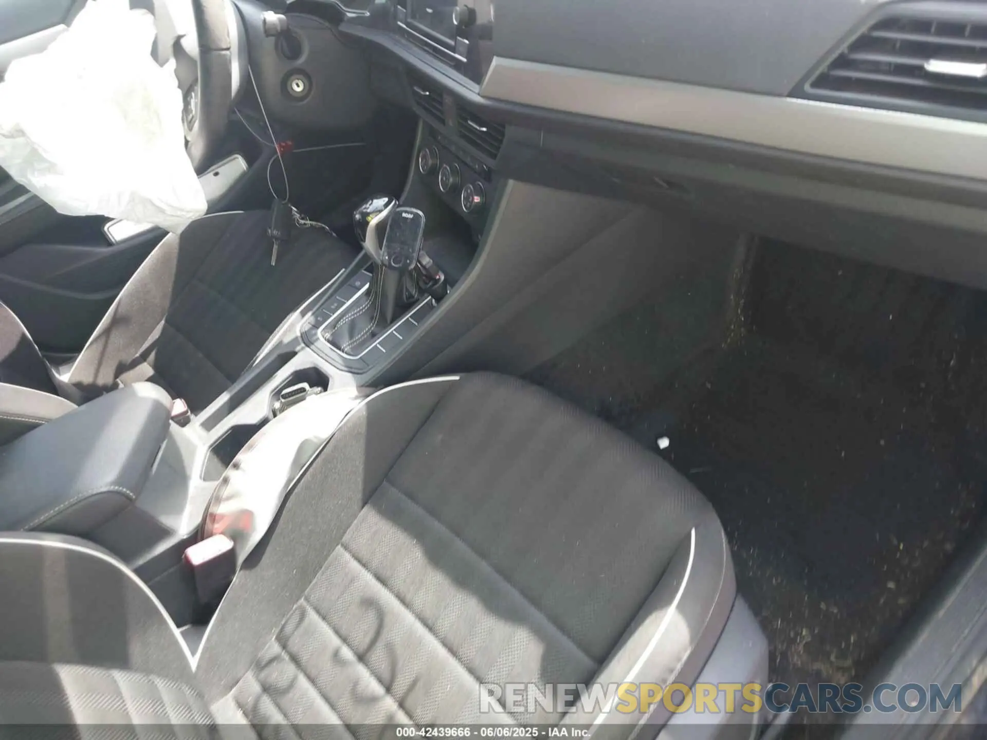 5 Photograph of a damaged car 3VWBM7BU7RM046762 VOLKSWAGEN JETTA 2024
