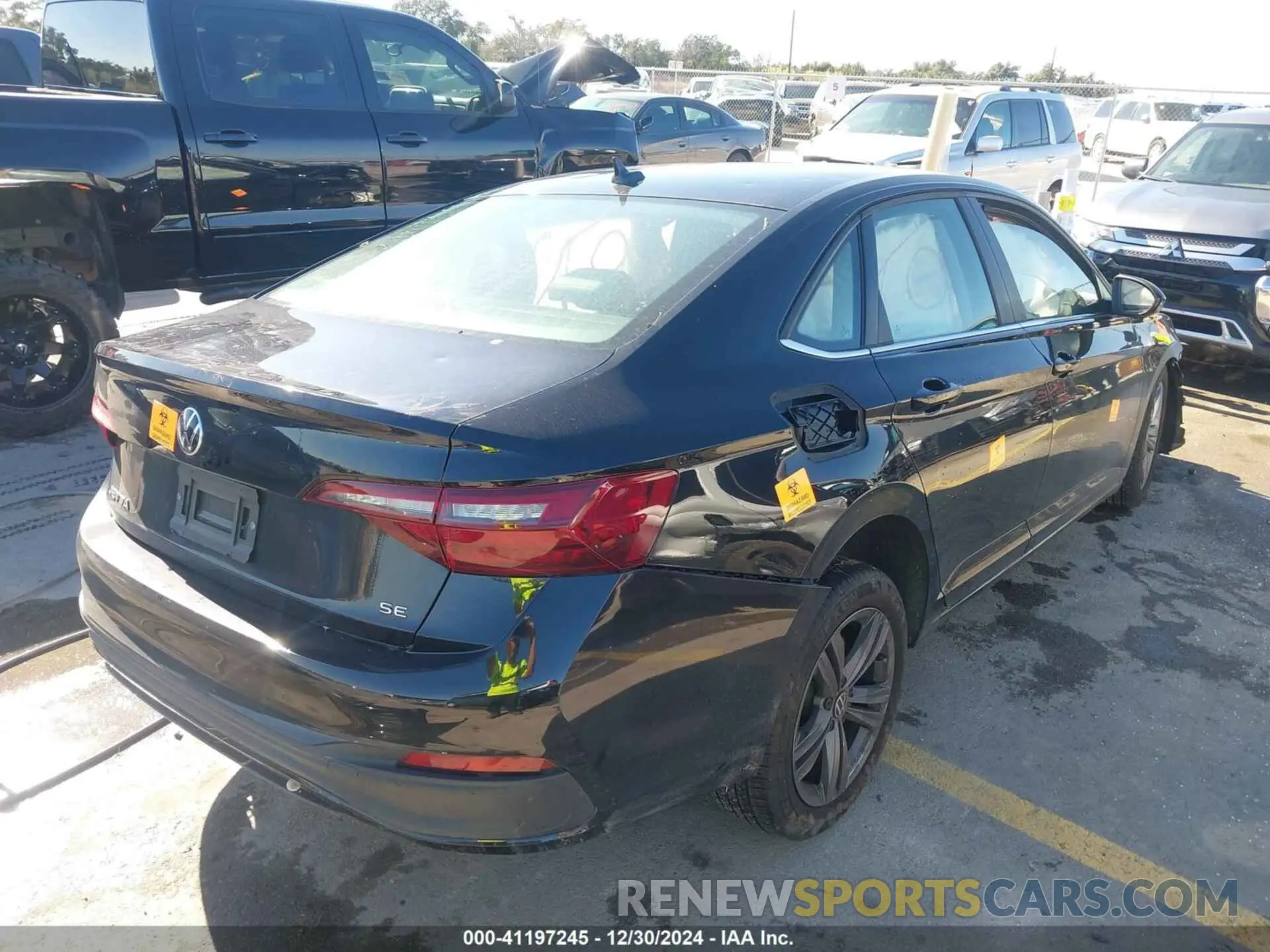 4 Photograph of a damaged car 3VWEM7BU0RM031825 VOLKSWAGEN JETTA 2024