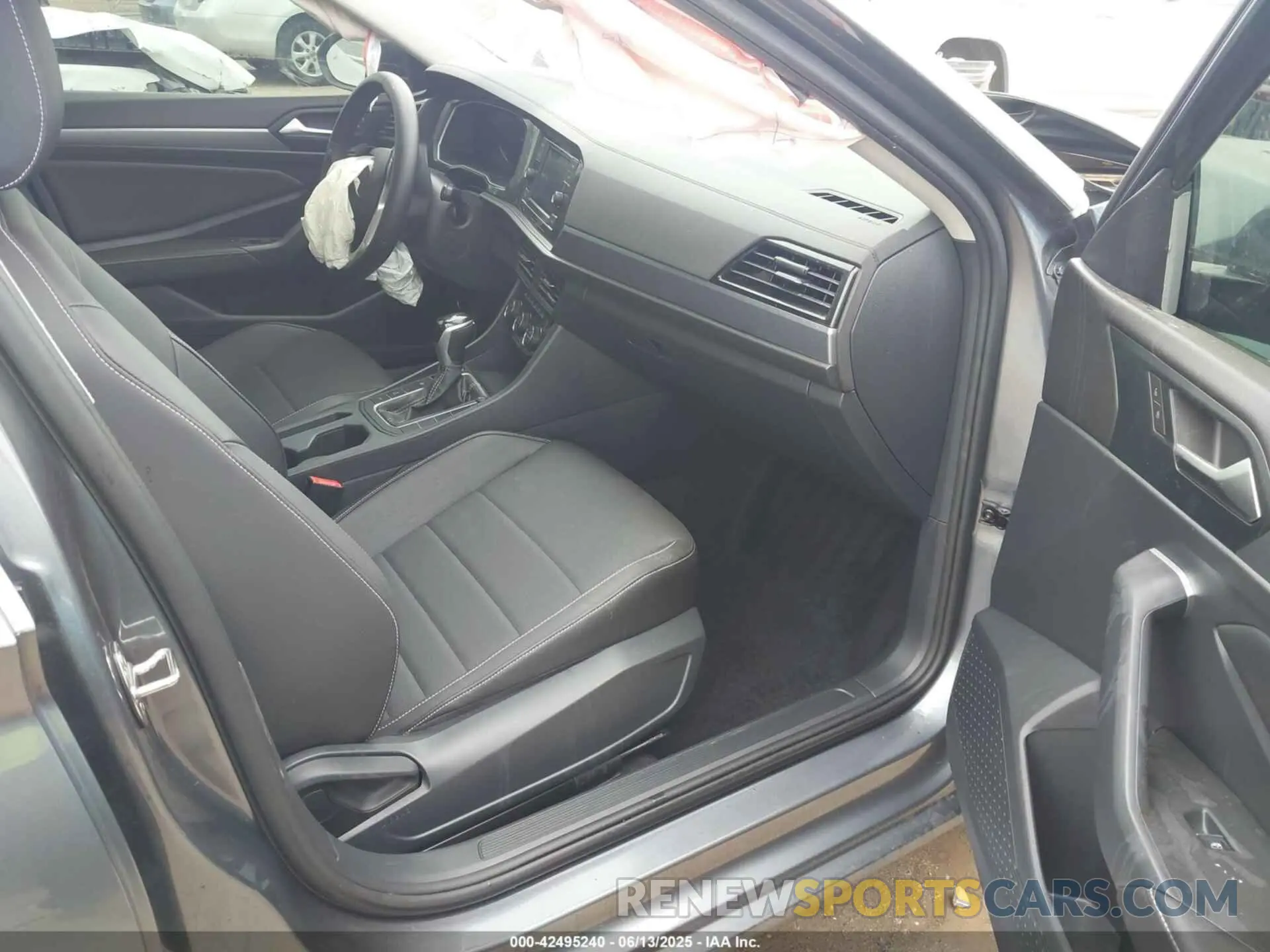 5 Photograph of a damaged car 3VWEM7BU4RM068554 VOLKSWAGEN JETTA 2024