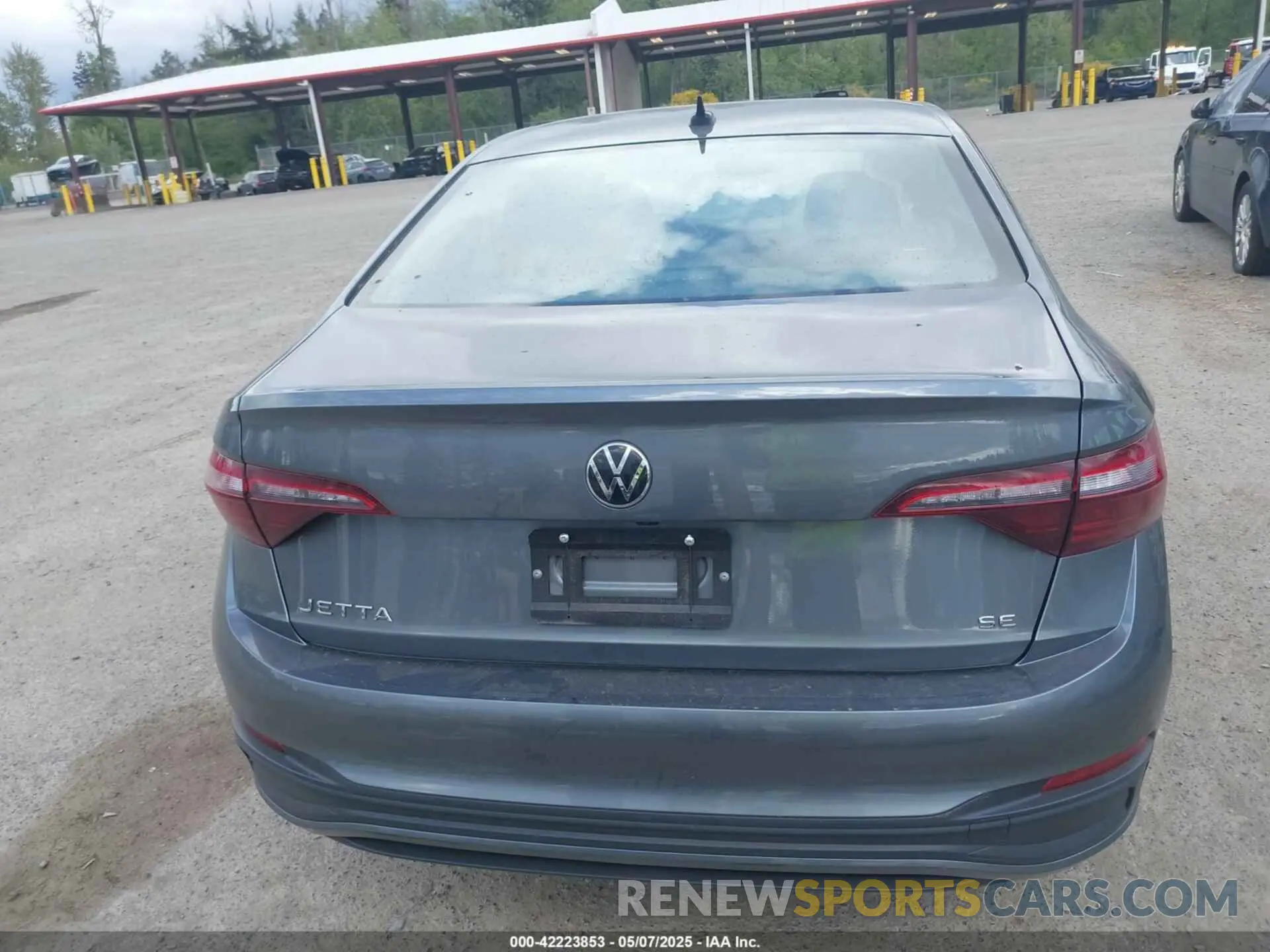 17 Photograph of a damaged car 3VWEM7BU4RM075116 VOLKSWAGEN JETTA 2024