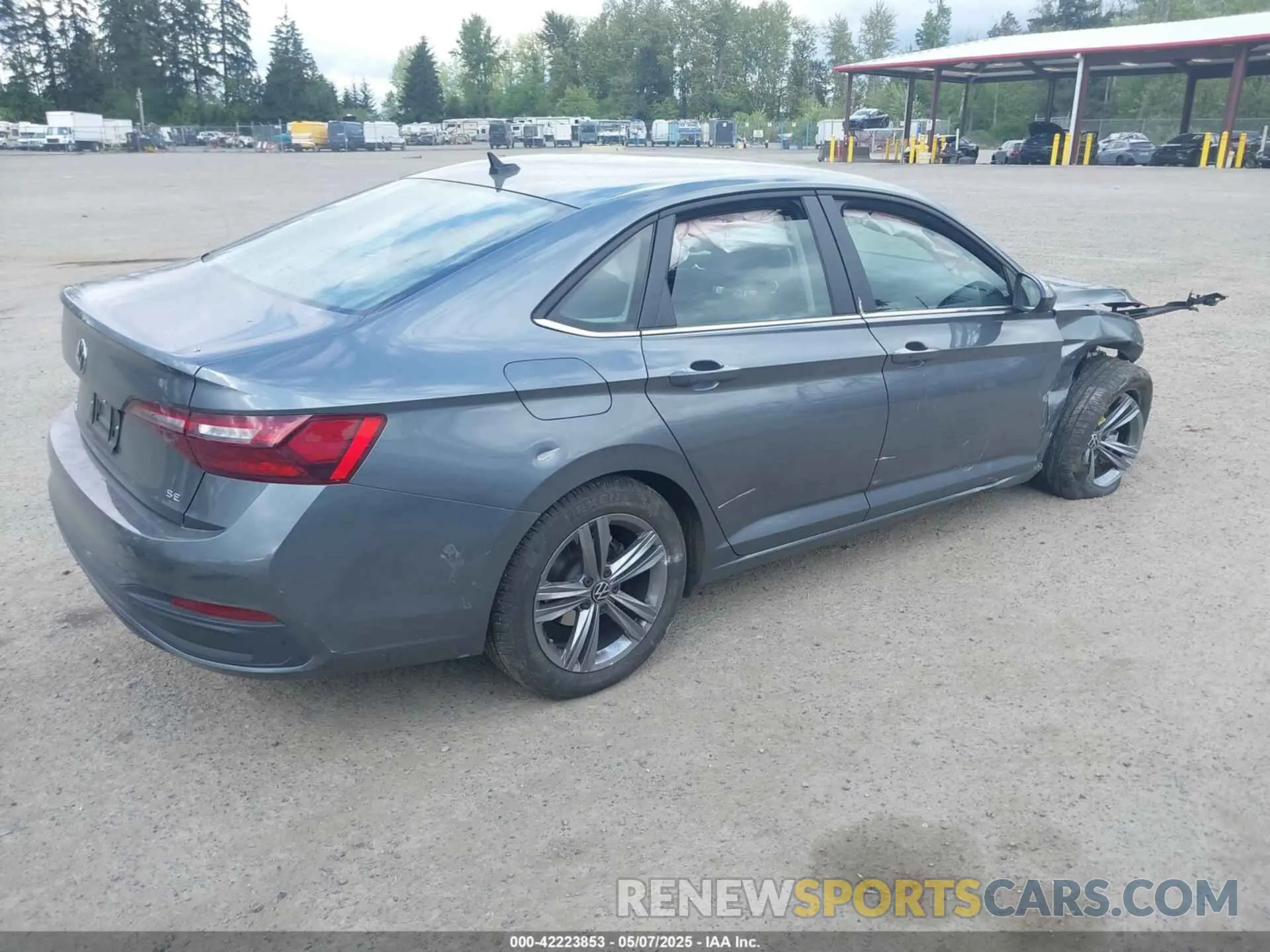 4 Photograph of a damaged car 3VWEM7BU4RM075116 VOLKSWAGEN JETTA 2024