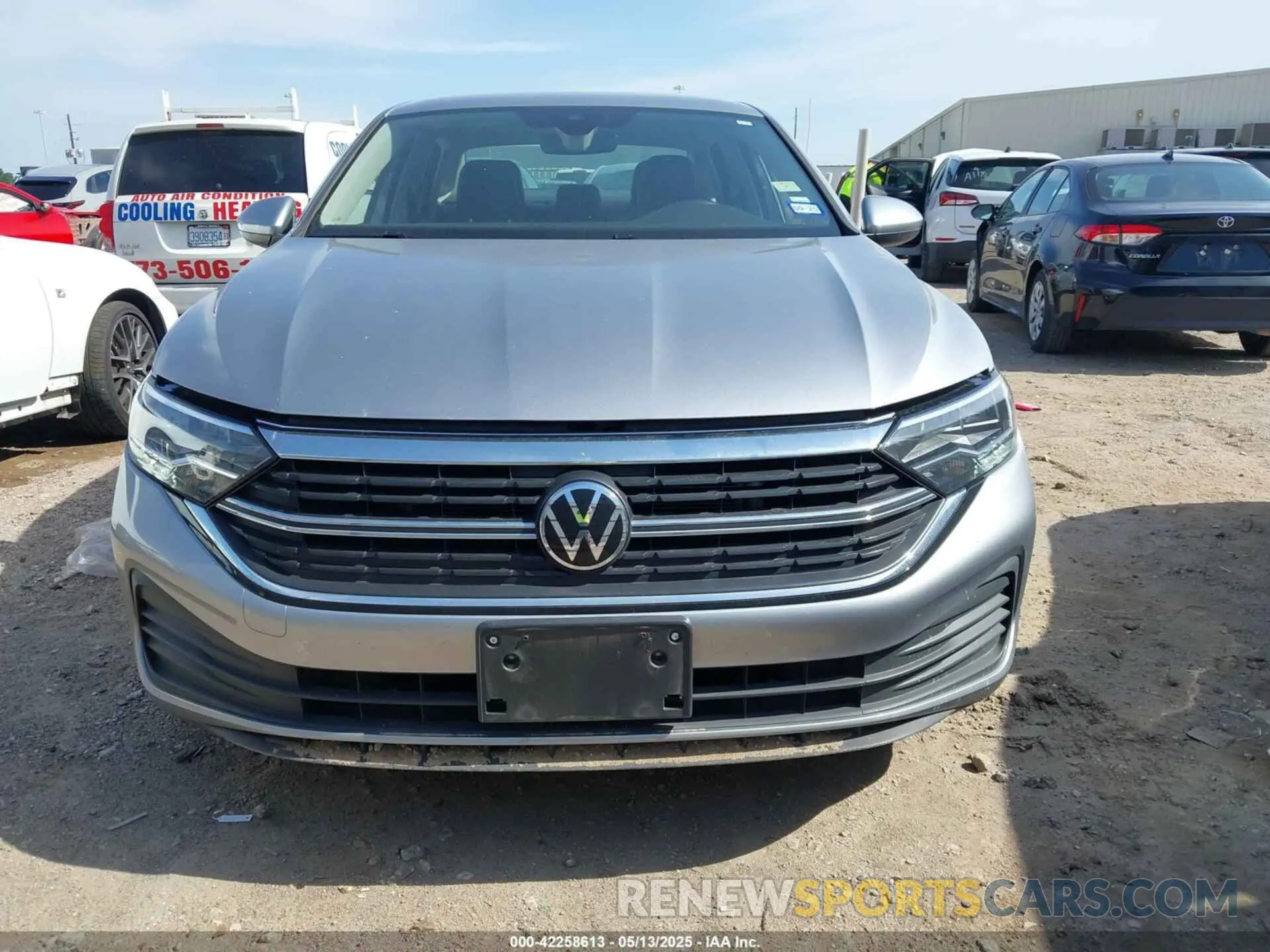12 Photograph of a damaged car 3VWEM7BUXRM002039 VOLKSWAGEN JETTA 2024