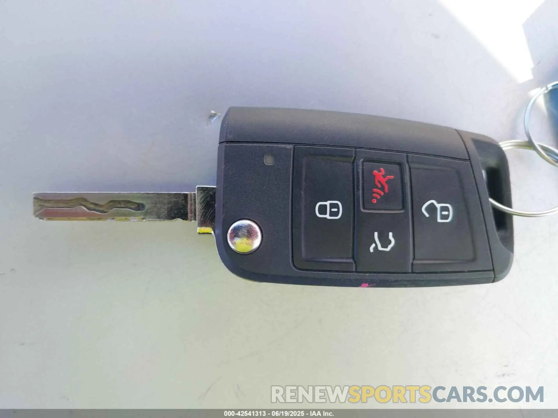 11 Photograph of a damaged car 3VW5X7BU2SM035422 VOLKSWAGEN JETTA 2025