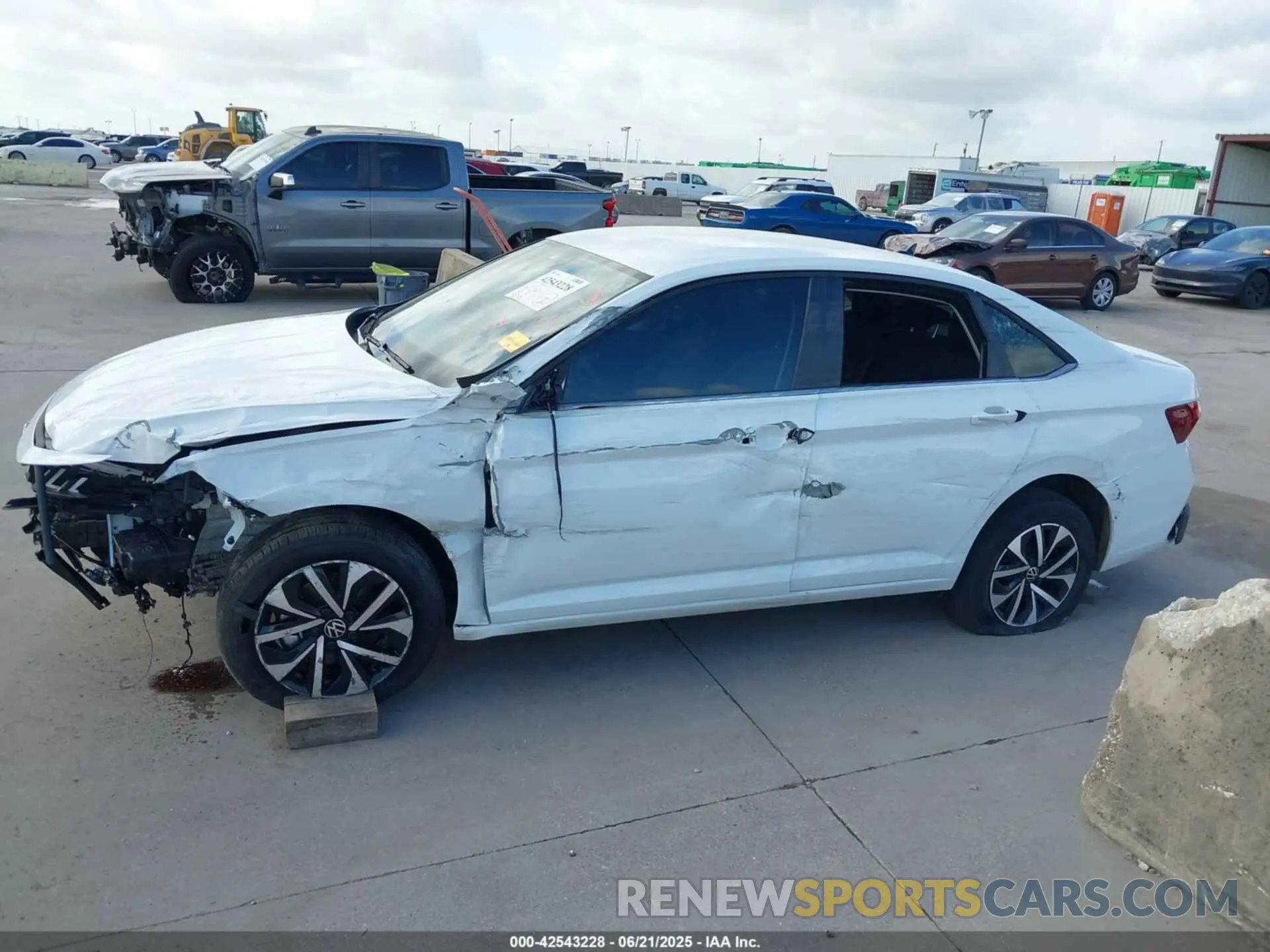 14 Photograph of a damaged car 3VW5X7BU2SM052642 VOLKSWAGEN JETTA 2025