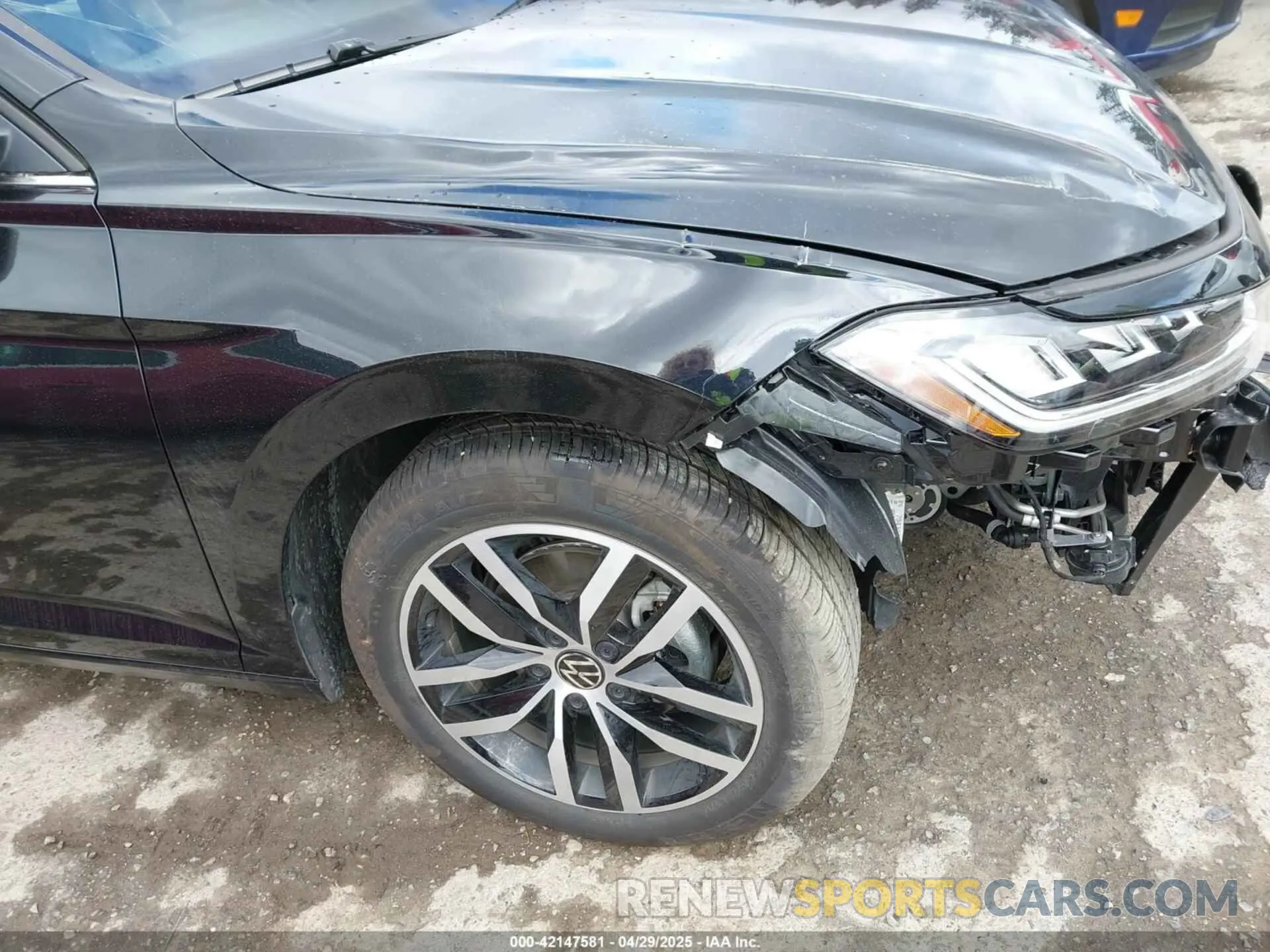 19 Photograph of a damaged car 3VW7X7BU0SM058142 VOLKSWAGEN JETTA 2025