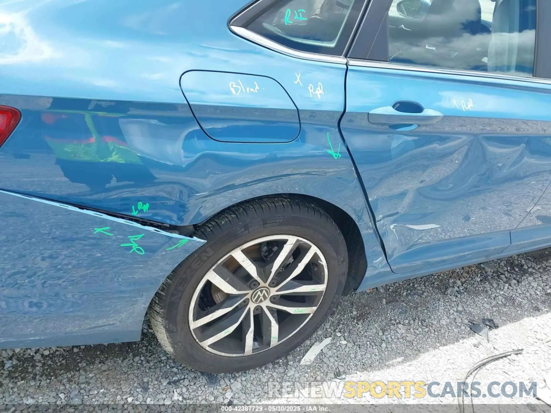 18 Photograph of a damaged car 3VW7X7BU2SM034585 VOLKSWAGEN JETTA 2025