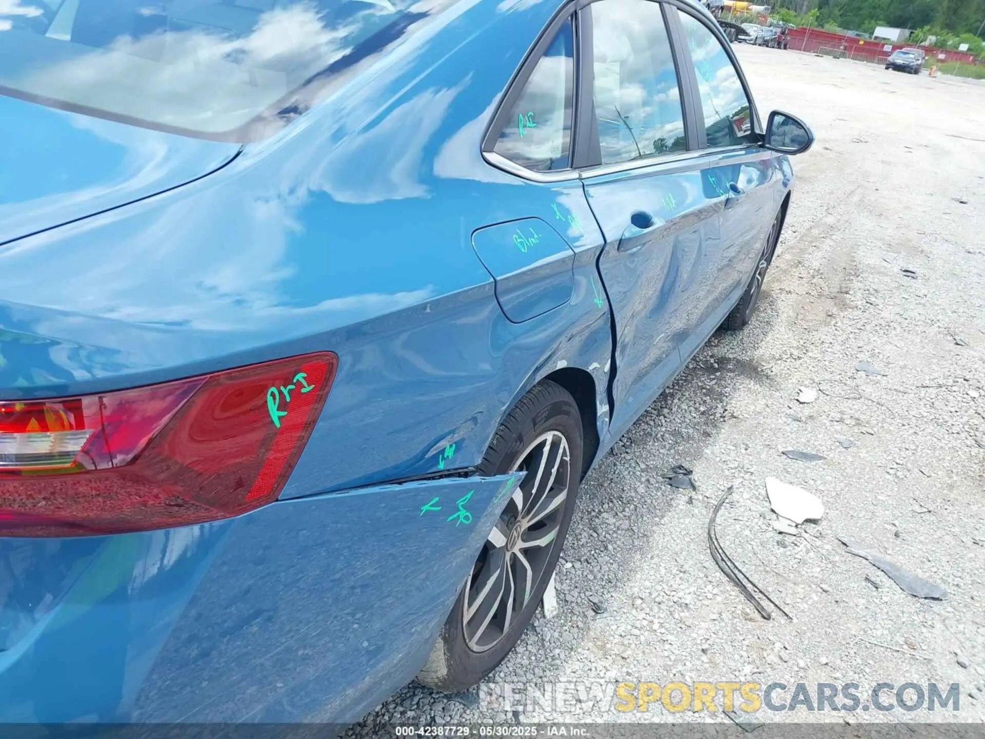 19 Photograph of a damaged car 3VW7X7BU2SM034585 VOLKSWAGEN JETTA 2025