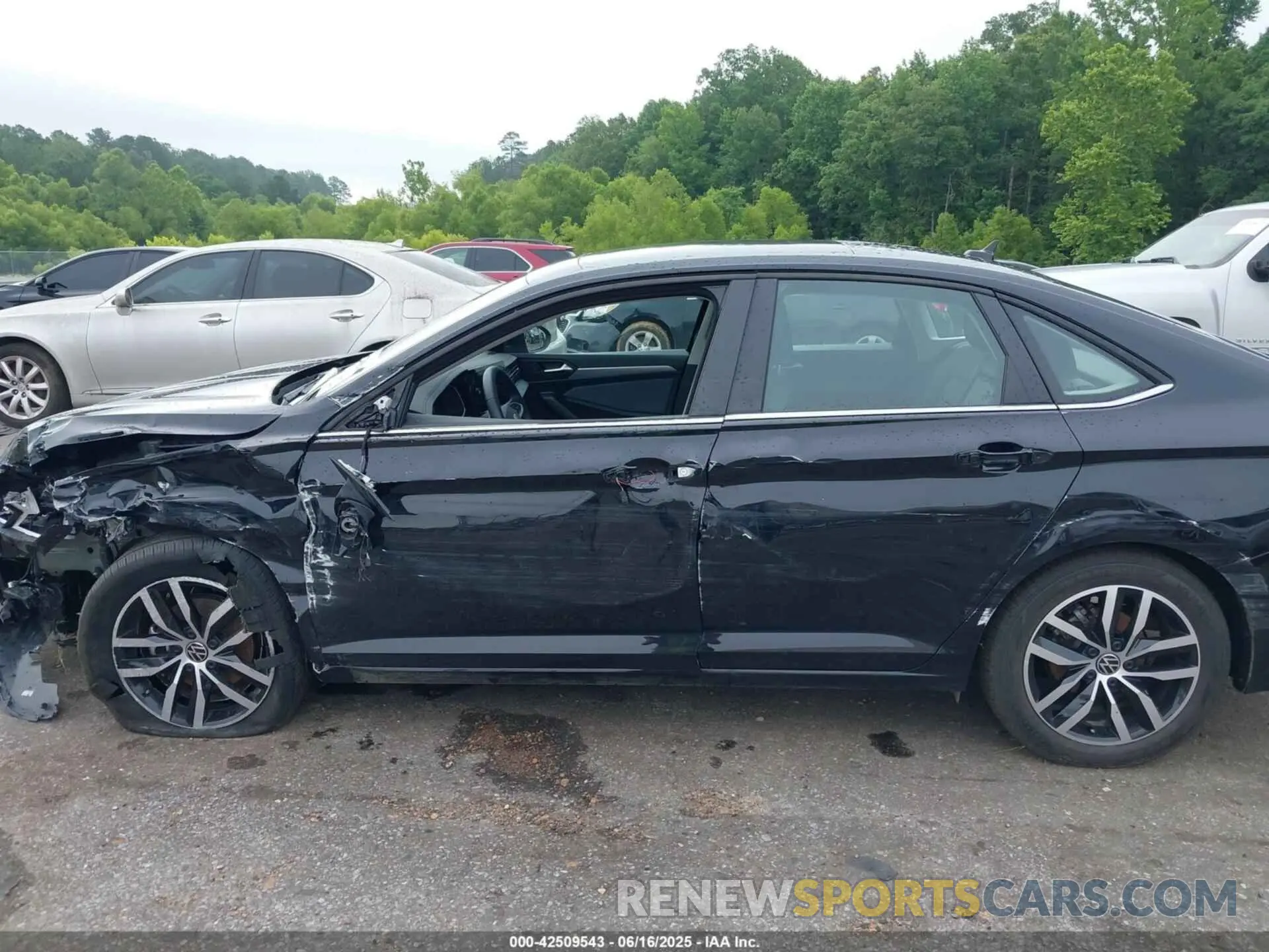14 Photograph of a damaged car 3VW7X7BU4SM043286 VOLKSWAGEN JETTA 2025