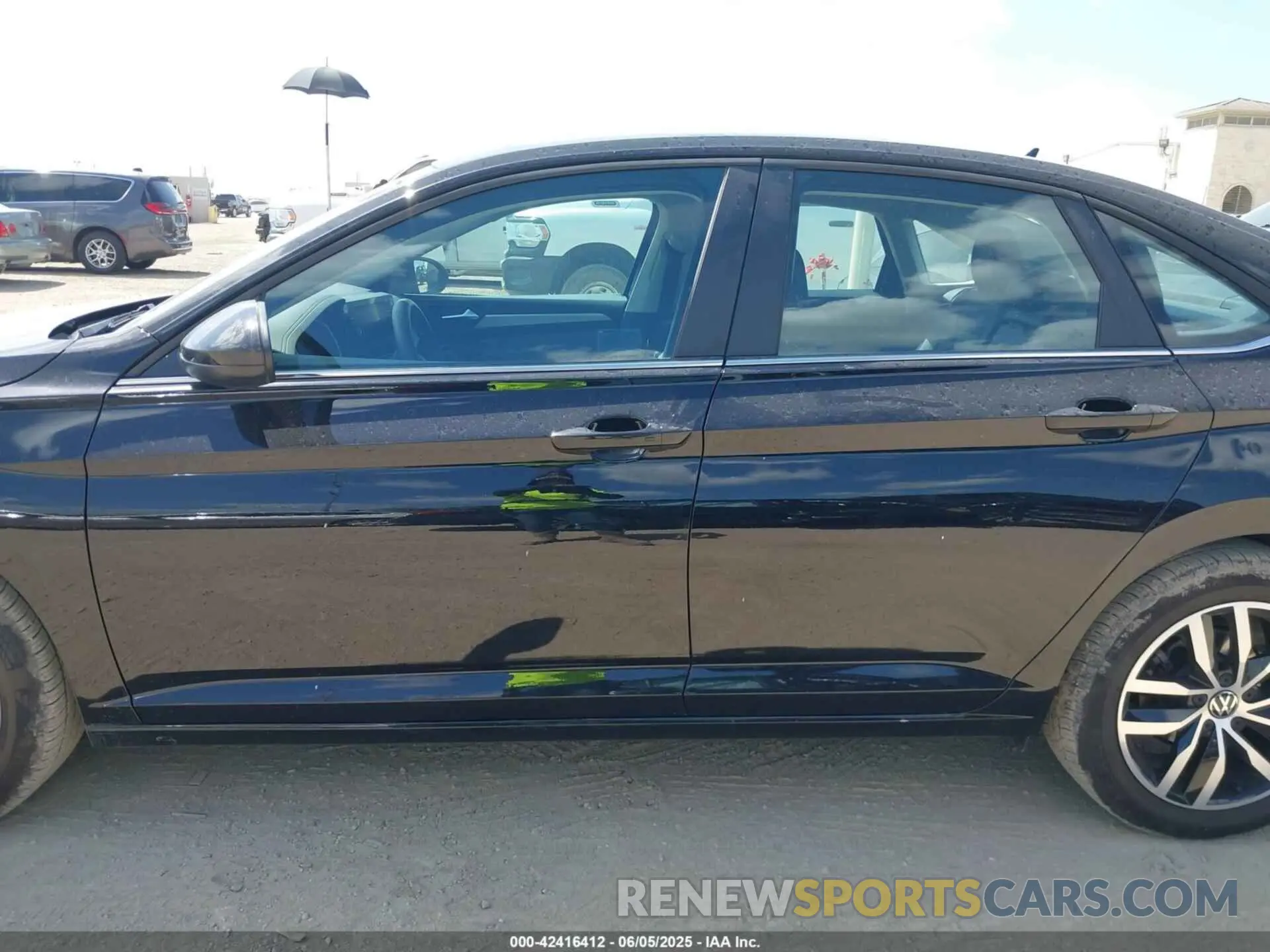 14 Photograph of a damaged car 3VW7X7BU5SM016937 VOLKSWAGEN JETTA 2025