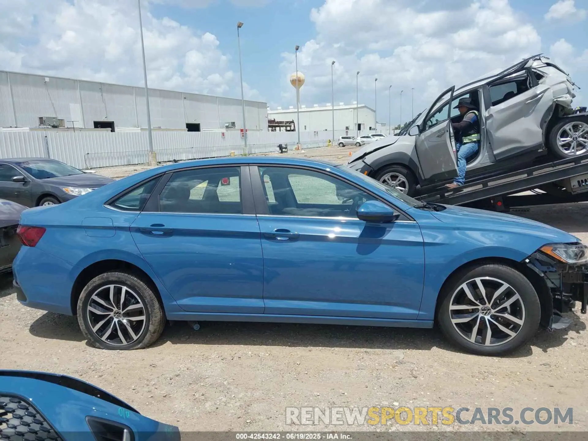 14 Photograph of a damaged car 3VW7X7BU5SM060761 VOLKSWAGEN JETTA 2025