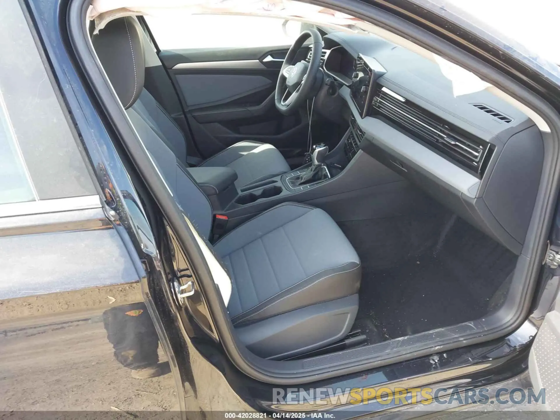 5 Photograph of a damaged car 3VW7X7BU8SM009495 VOLKSWAGEN JETTA 2025