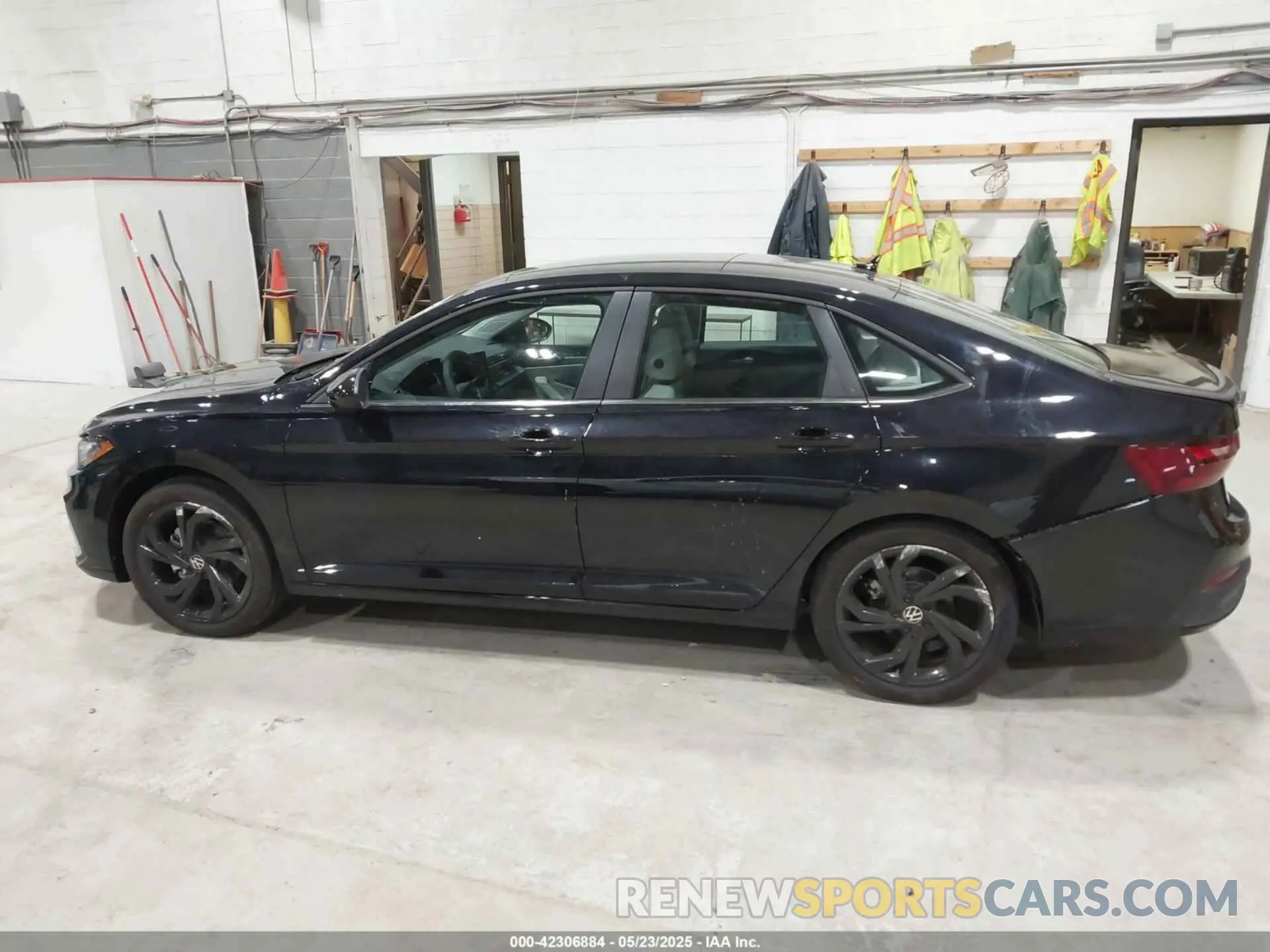 14 Photograph of a damaged car 3VW7X7BUXSM002760 VOLKSWAGEN JETTA 2025