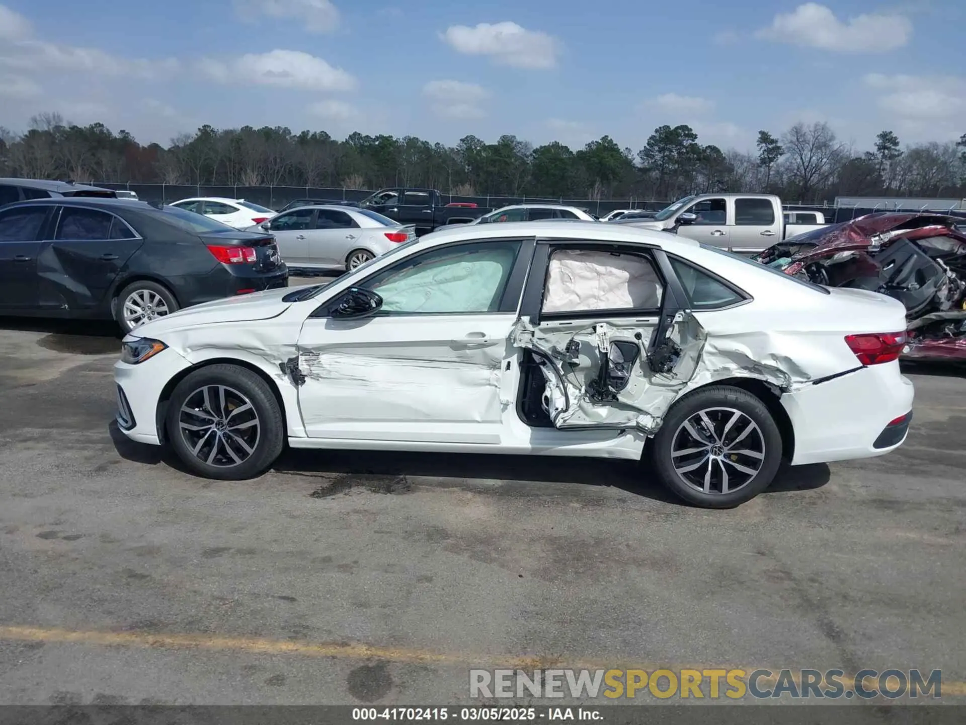 14 Photograph of a damaged car 3VWEX7BUXSM043204 VOLKSWAGEN JETTA 2025