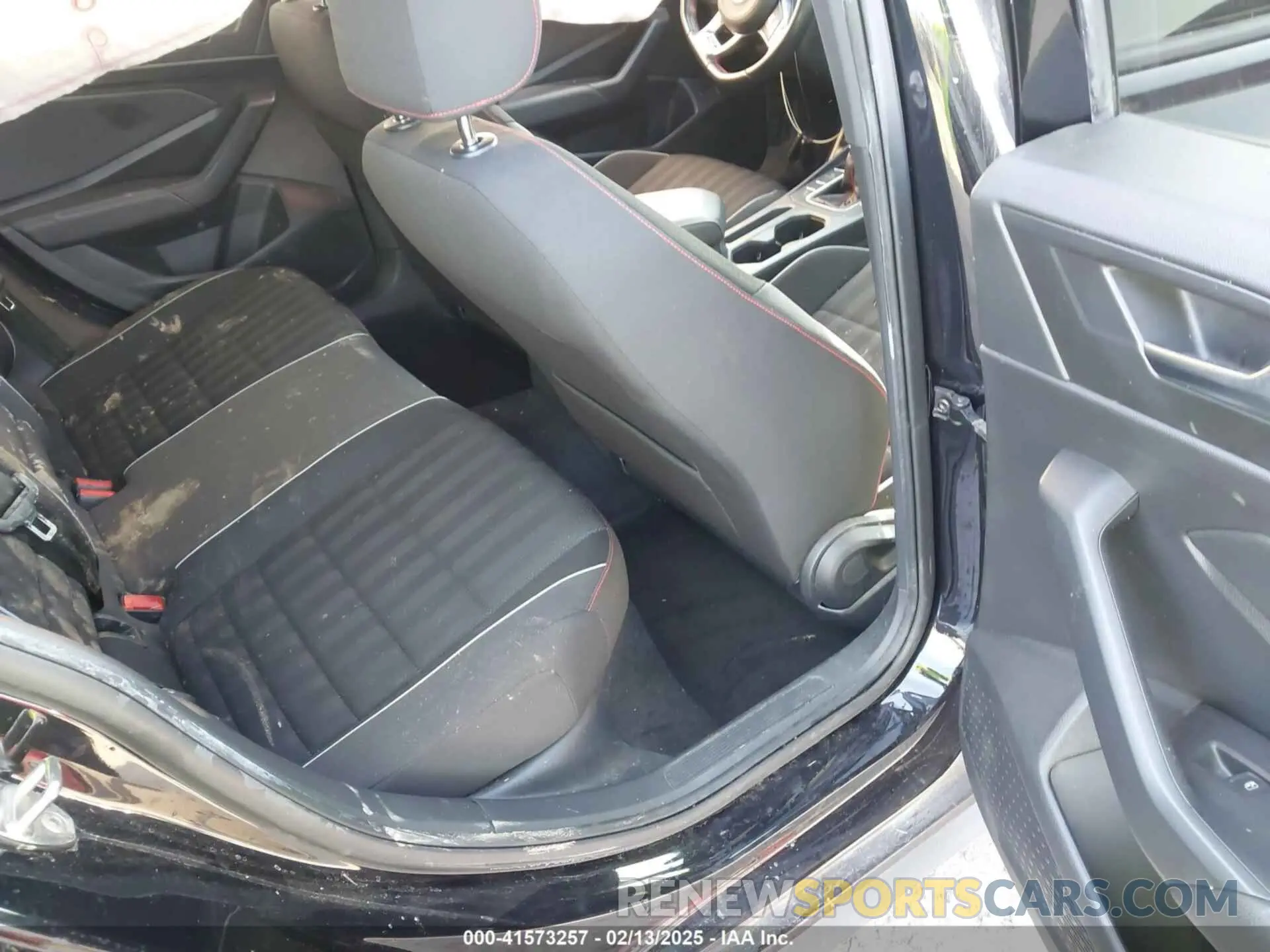 8 Photograph of a damaged car 3VW5T7BU3KM245927 VOLKSWAGEN JETTA GLI 2019