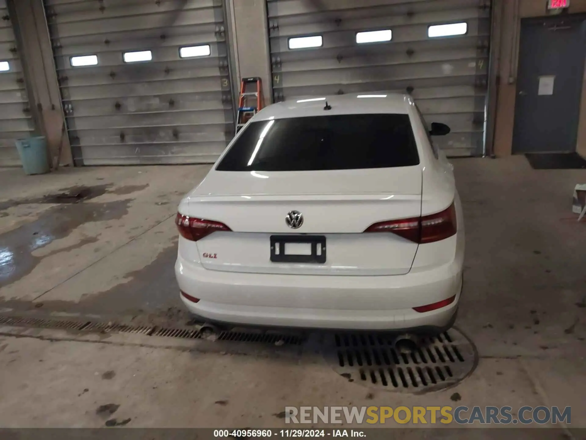 17 Photograph of a damaged car 3VW5T7BU6KM261054 VOLKSWAGEN JETTA GLI 2019