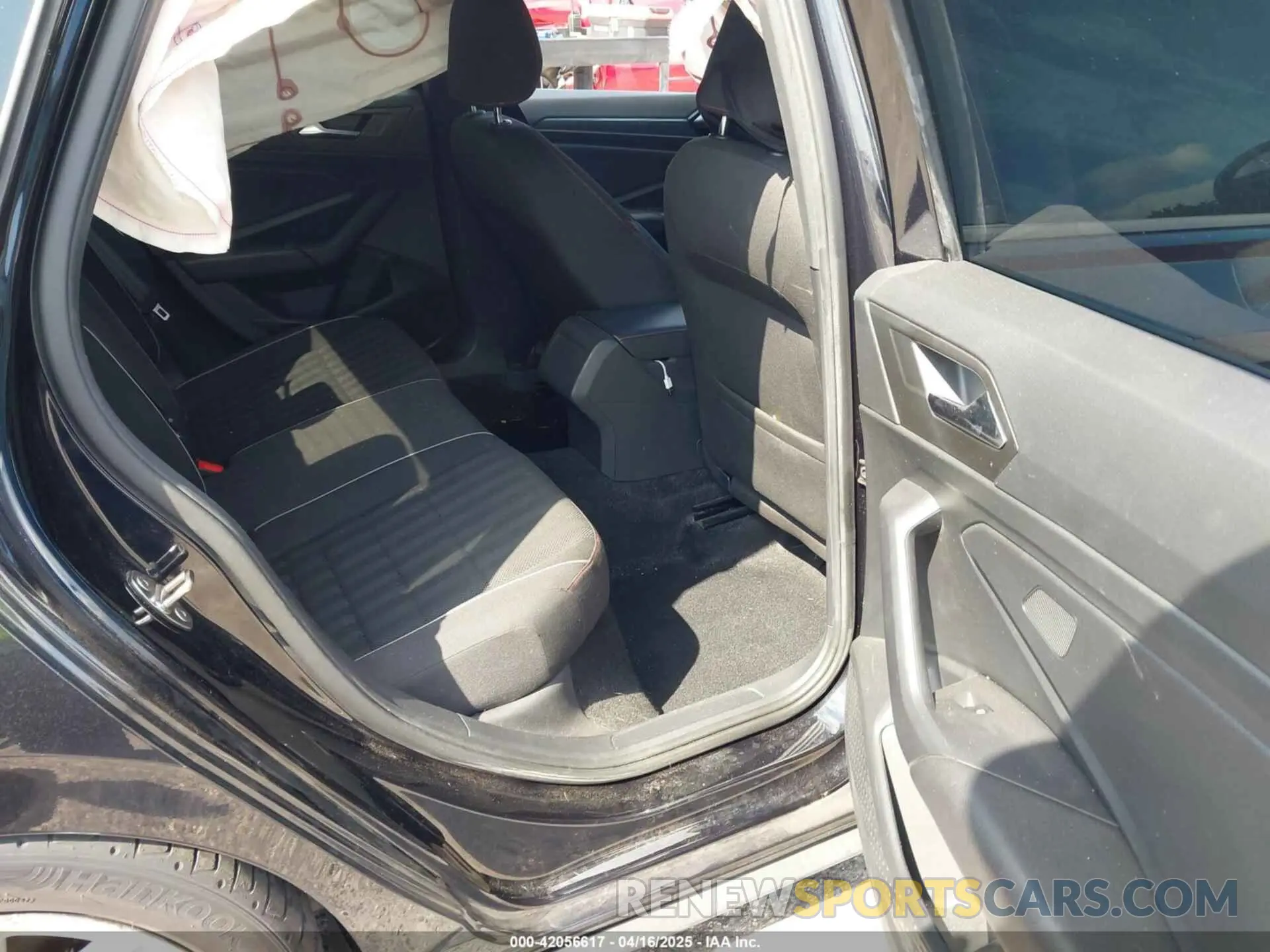 8 Photograph of a damaged car 3VW5T7BU9KM142379 VOLKSWAGEN JETTA GLI 2019