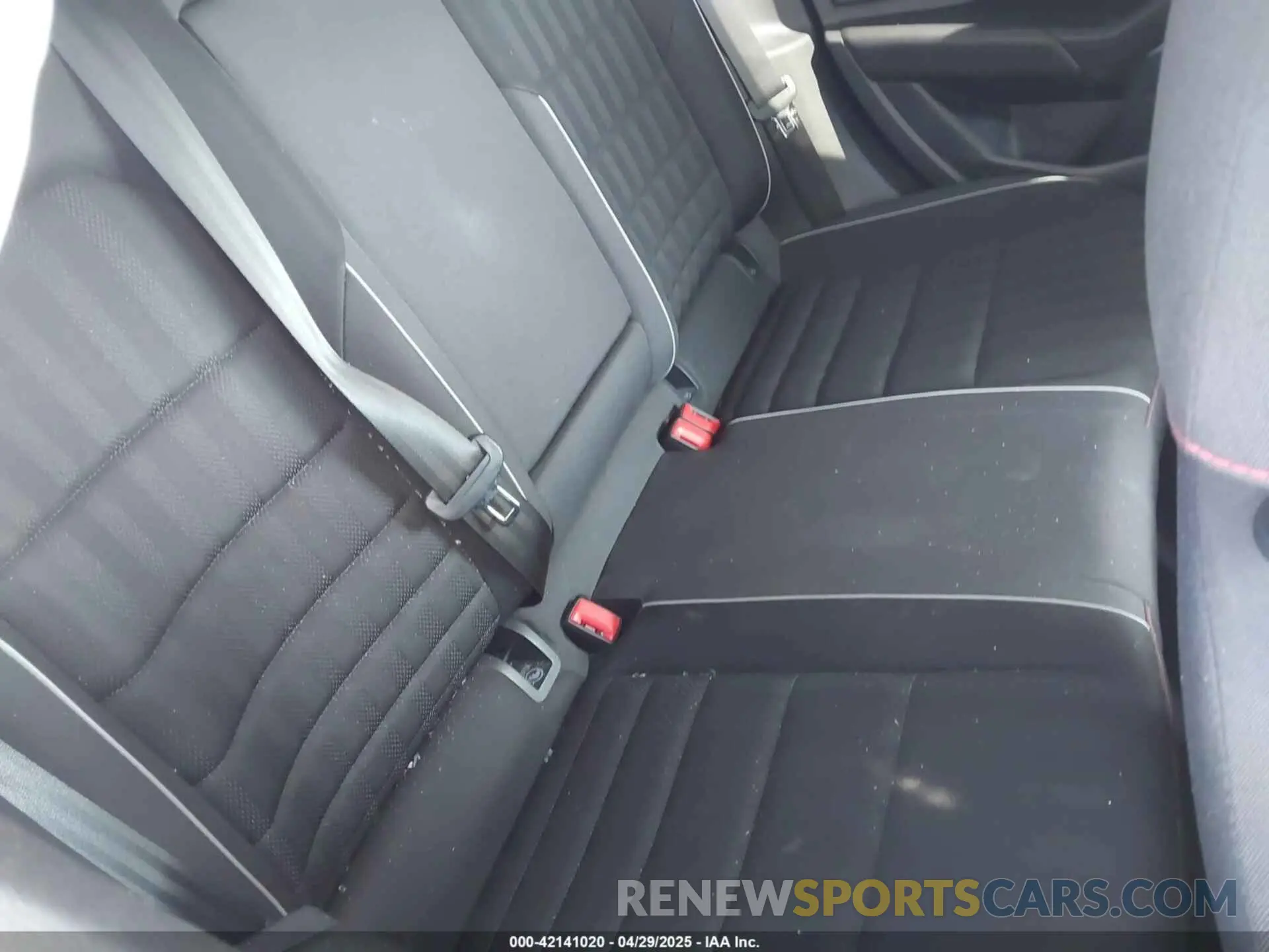 8 Photograph of a damaged car 3VW6T7BU4KM255418 VOLKSWAGEN JETTA GLI 2019