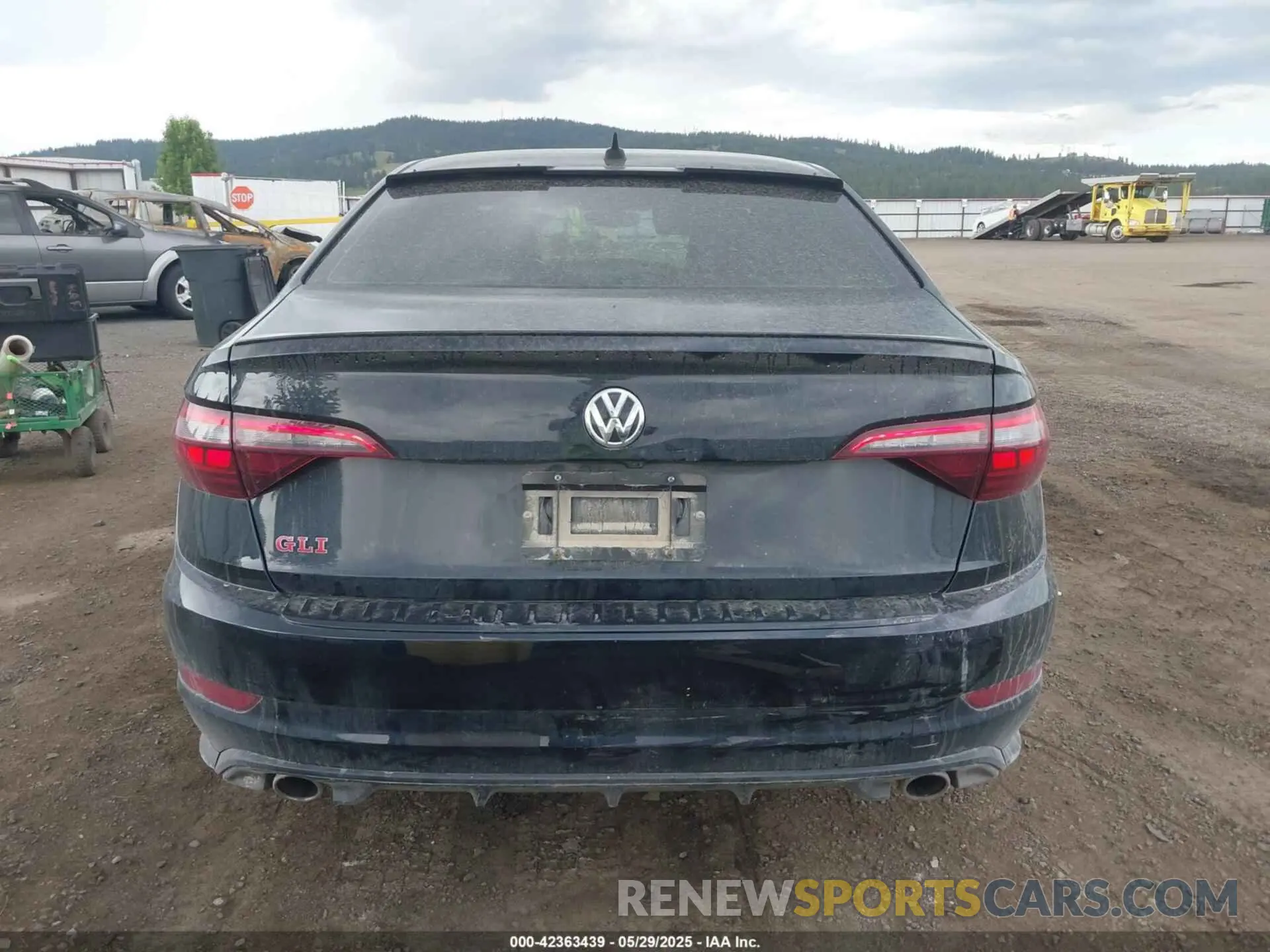 17 Photograph of a damaged car 3VW5T7BU5MM047739 VOLKSWAGEN JETTA GLI 2021