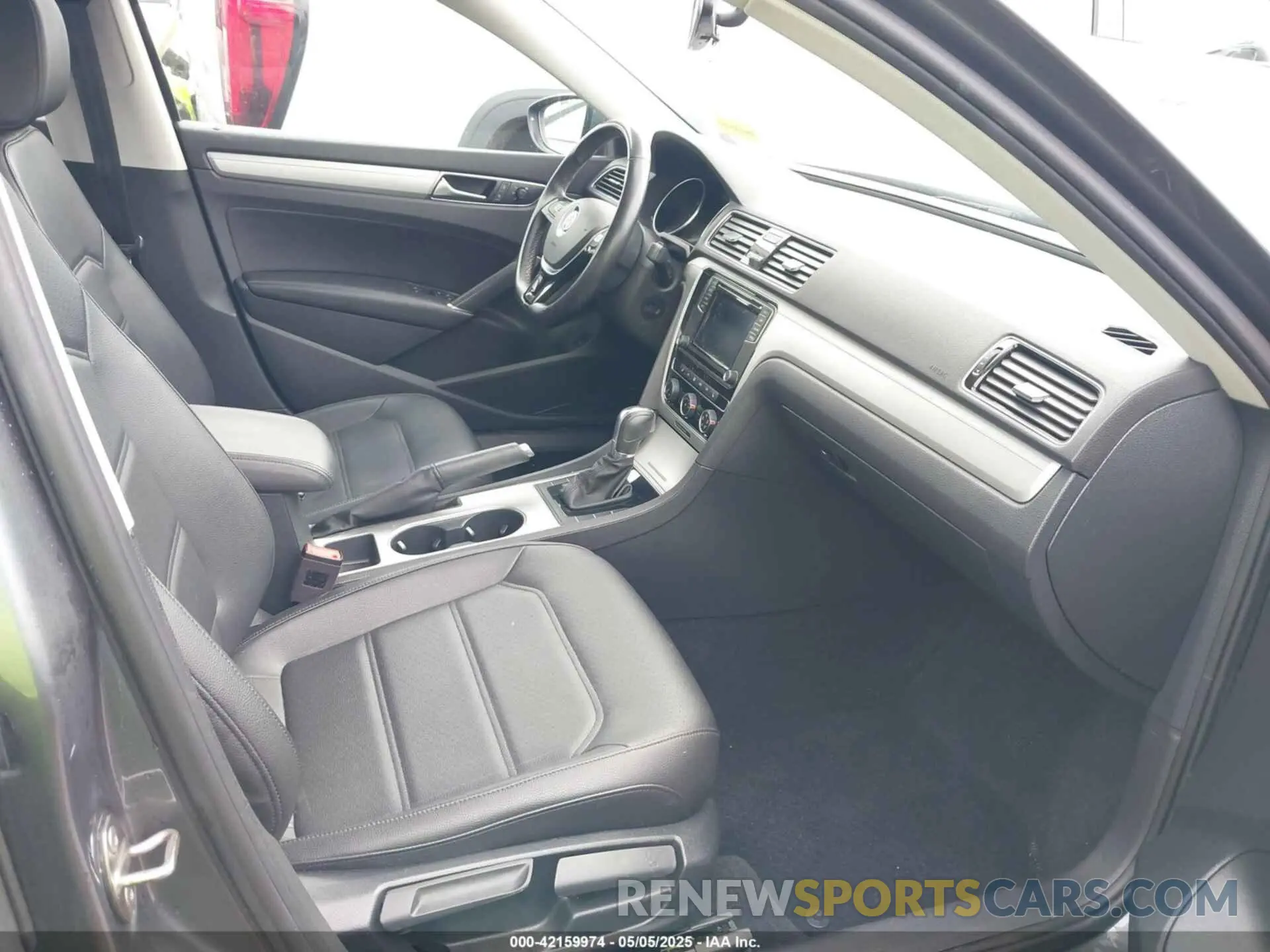 5 Photograph of a damaged car 1VWLA7A30KC010294 VOLKSWAGEN PASSAT 2019