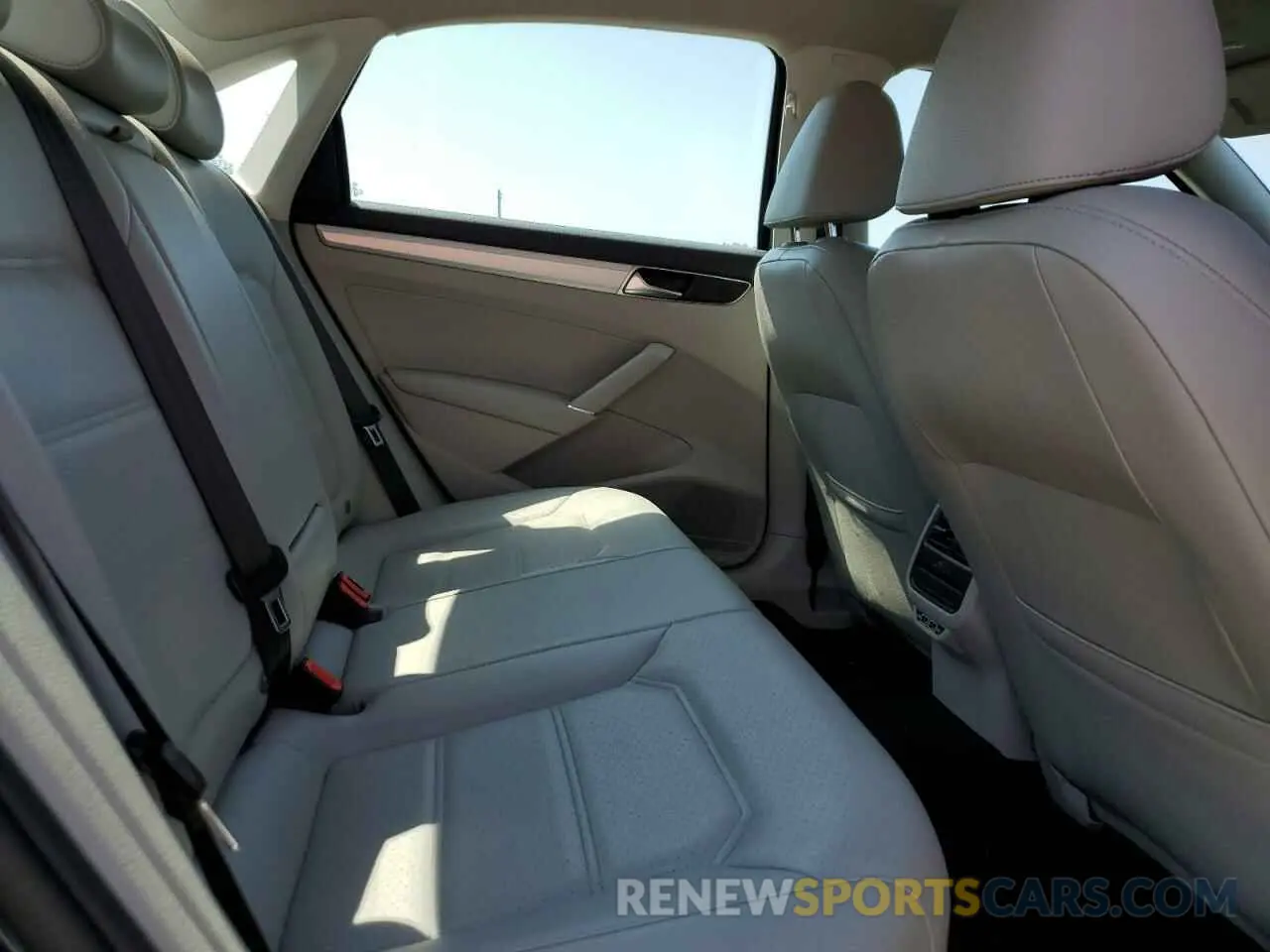 10 Photograph of a damaged car 1VWLA7A33KC005882 VOLKSWAGEN PASSAT 2019