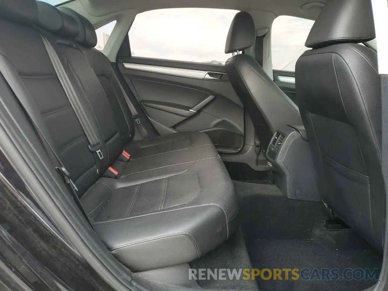 10 Photograph of a damaged car 1VWLA7A34KC003137 VOLKSWAGEN PASSAT 2019