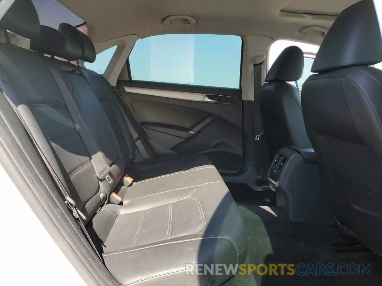 10 Photograph of a damaged car 1VWLA7A34KC008757 VOLKSWAGEN PASSAT 2019