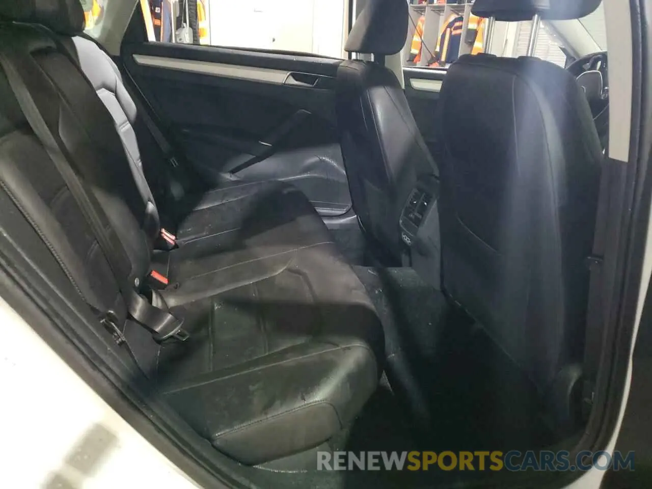 10 Photograph of a damaged car 1VWLA7A36KC000255 VOLKSWAGEN PASSAT 2019