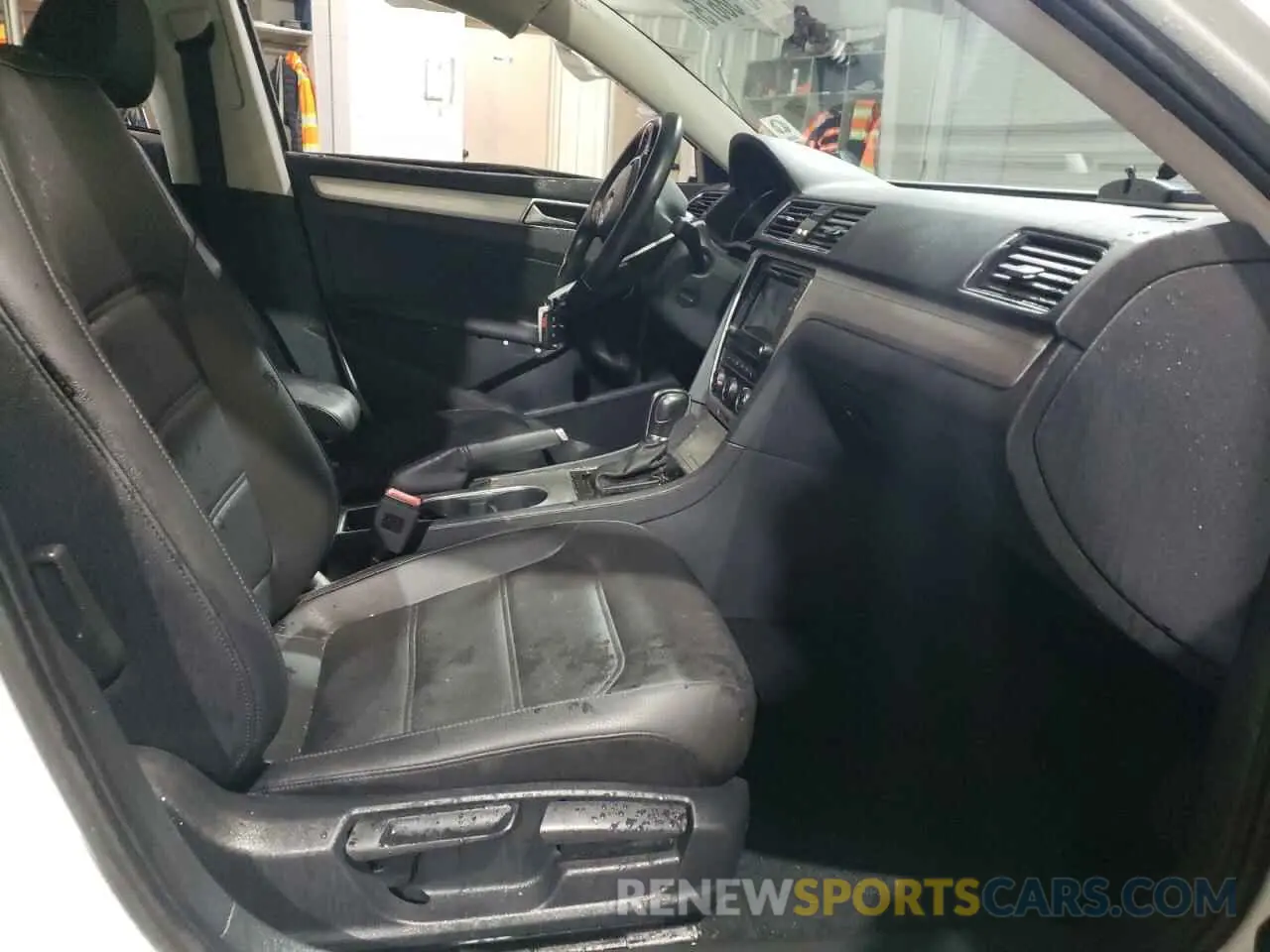 7 Photograph of a damaged car 1VWLA7A36KC000255 VOLKSWAGEN PASSAT 2019