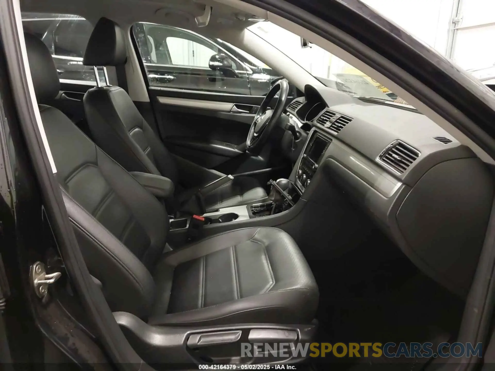 5 Photograph of a damaged car 1VWLA7A36KC004077 VOLKSWAGEN PASSAT 2019