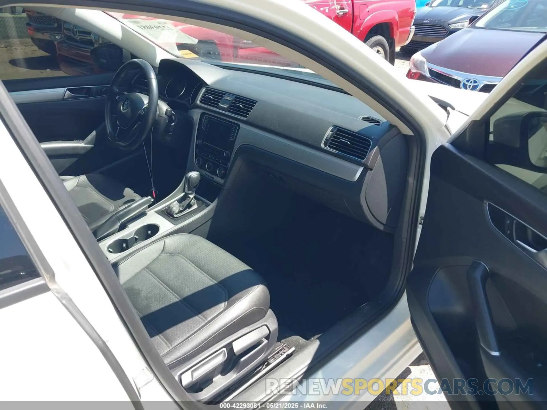 5 Photograph of a damaged car 1VWLA7A36KC008789 VOLKSWAGEN PASSAT 2019