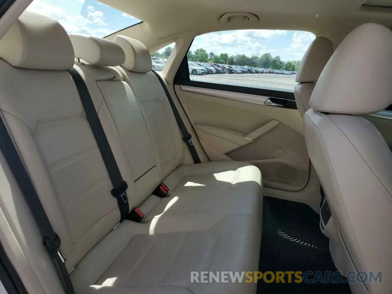 10 Photograph of a damaged car 1VWLA7A36KC009439 VOLKSWAGEN PASSAT 2019