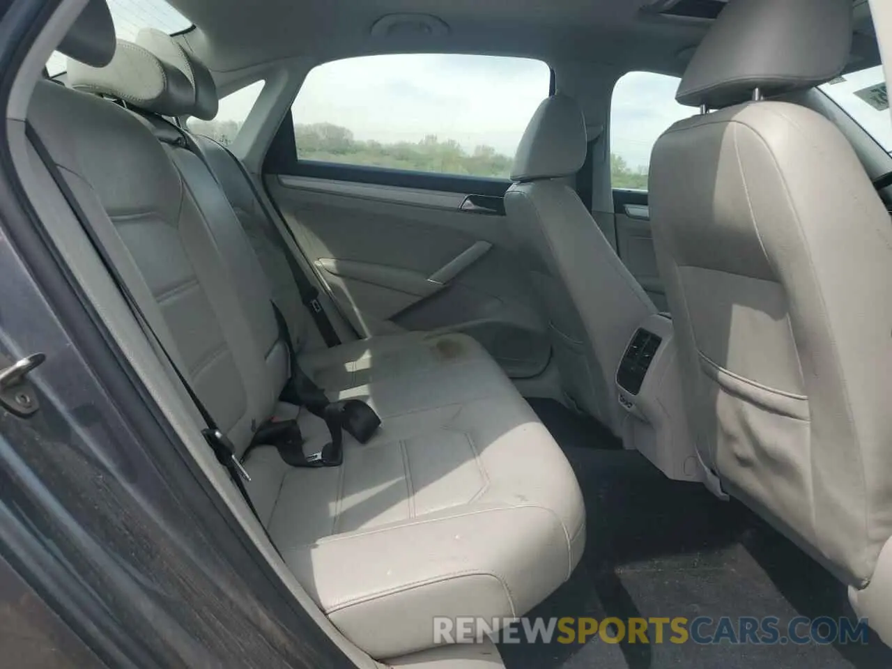 10 Photograph of a damaged car 1VWLA7A37KC001513 VOLKSWAGEN PASSAT 2019