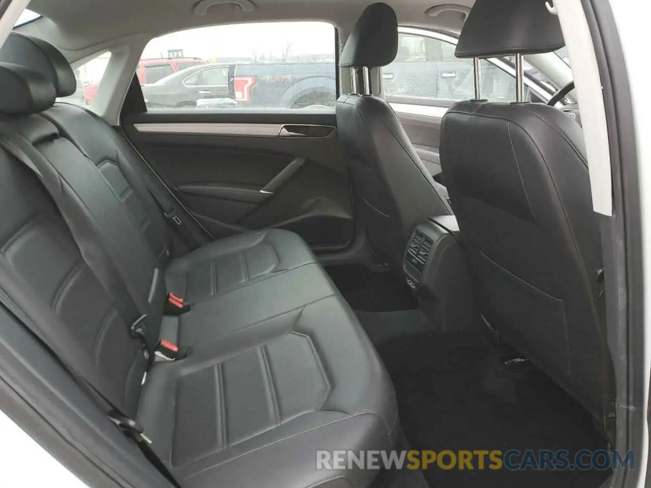 10 Photograph of a damaged car 1VWLA7A37KC010650 VOLKSWAGEN PASSAT 2019
