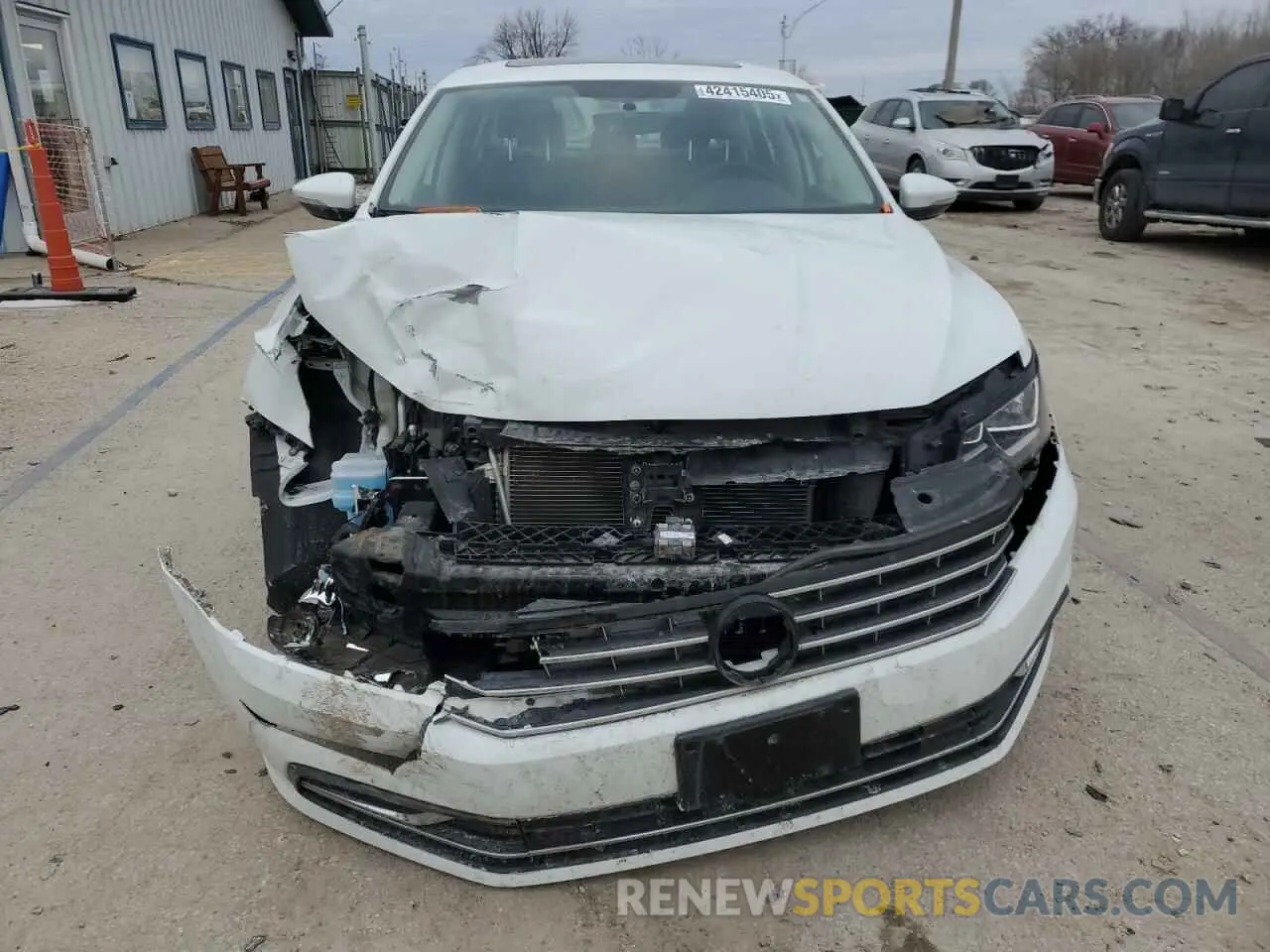 5 Photograph of a damaged car 1VWLA7A37KC010650 VOLKSWAGEN PASSAT 2019