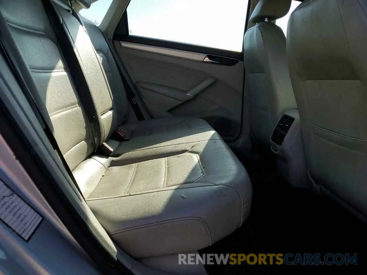 10 Photograph of a damaged car 1VWLA7A38KC009068 VOLKSWAGEN PASSAT 2019