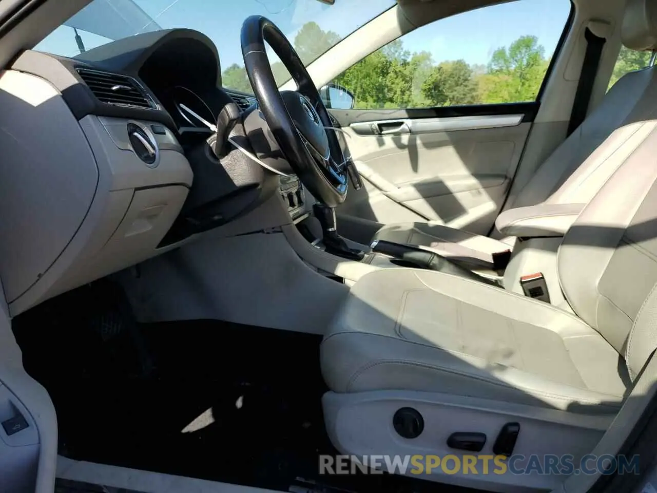 7 Photograph of a damaged car 1VWLA7A38KC009068 VOLKSWAGEN PASSAT 2019