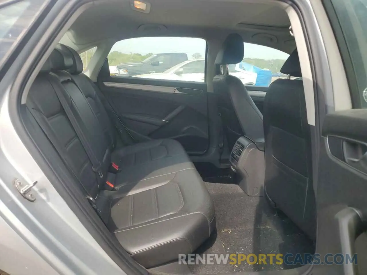 10 Photograph of a damaged car 1VWLA7A38KC011998 VOLKSWAGEN PASSAT 2019