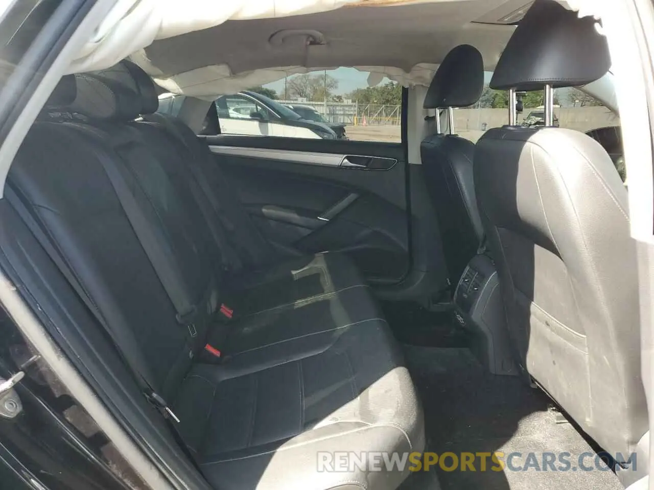 10 Photograph of a damaged car 1VWLA7A39KC003537 VOLKSWAGEN PASSAT 2019