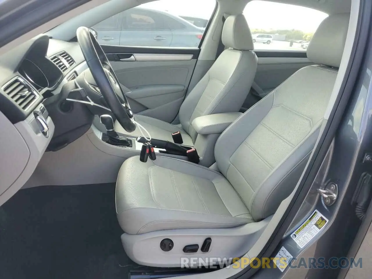 7 Photograph of a damaged car 1VWLA7A3XKC001733 VOLKSWAGEN PASSAT 2019