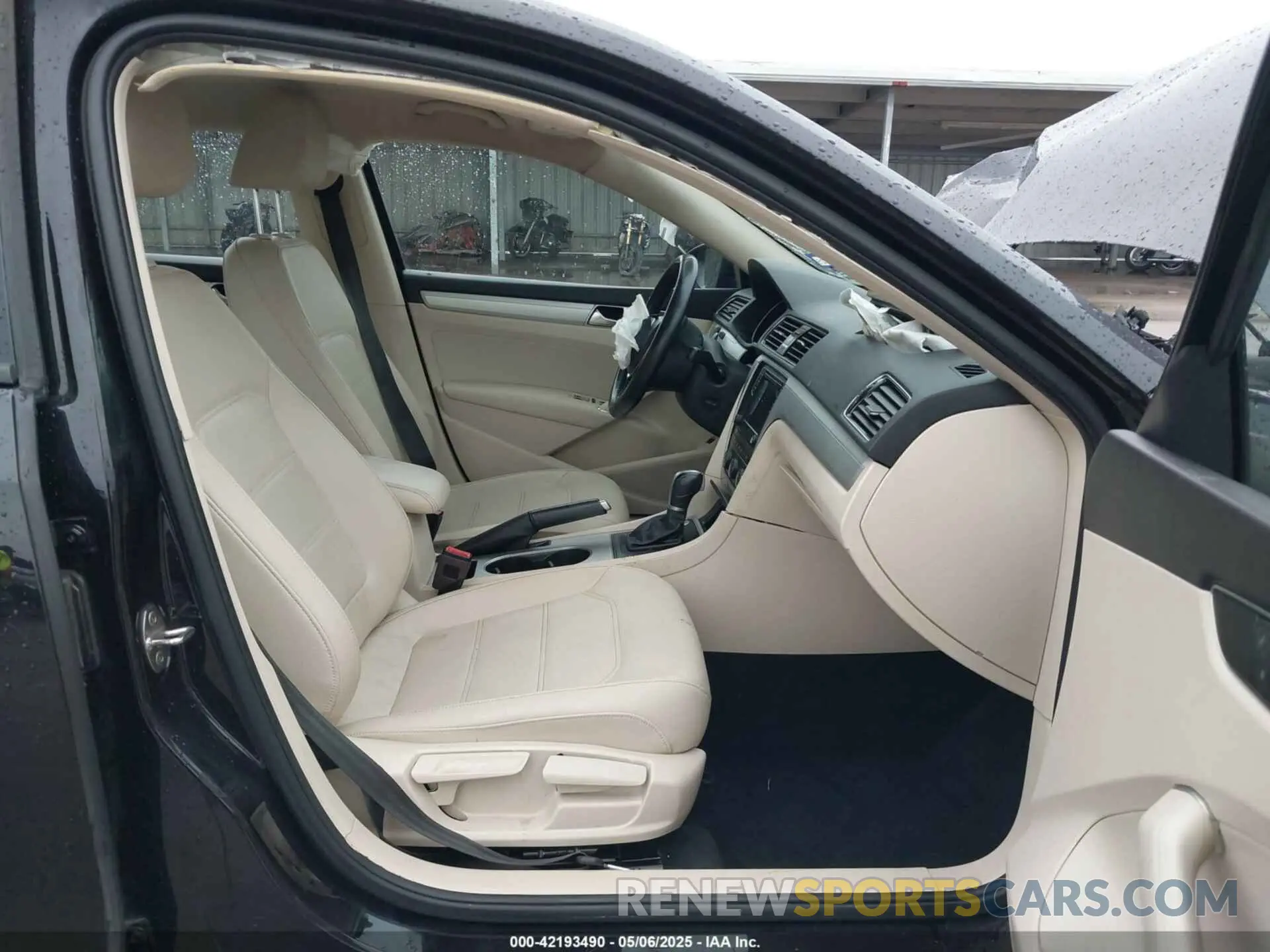5 Photograph of a damaged car 1VWLA7A3XKC005667 VOLKSWAGEN PASSAT 2019