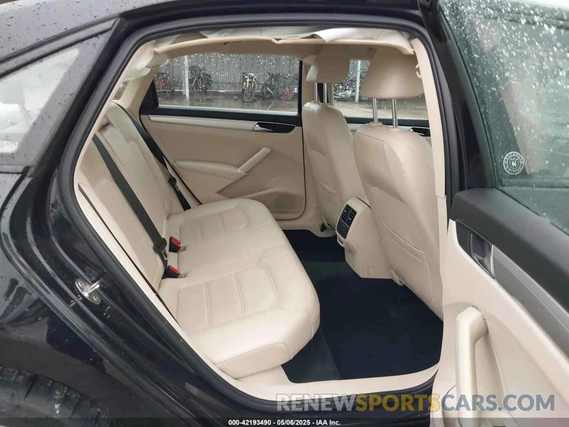 8 Photograph of a damaged car 1VWLA7A3XKC005667 VOLKSWAGEN PASSAT 2019