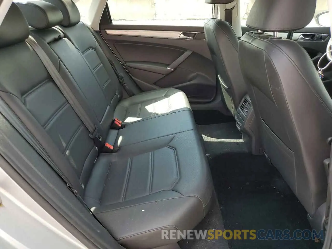 10 Photograph of a damaged car 1VWLA7A3XKC008777 VOLKSWAGEN PASSAT 2019