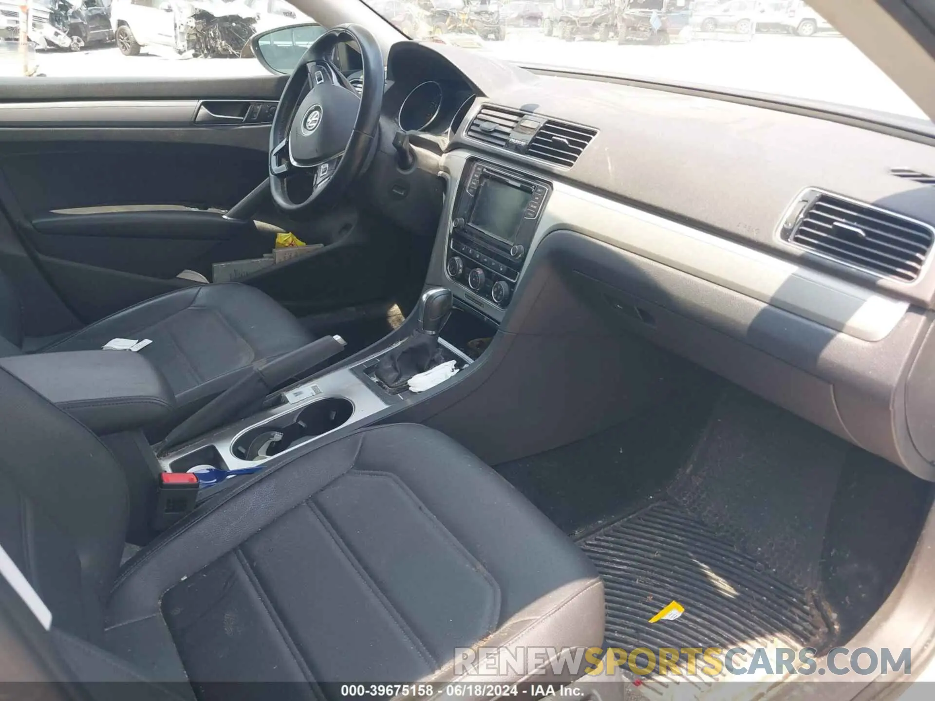 5 Photograph of a damaged car 1VWLA7A3XKC010173 VOLKSWAGEN PASSAT 2019