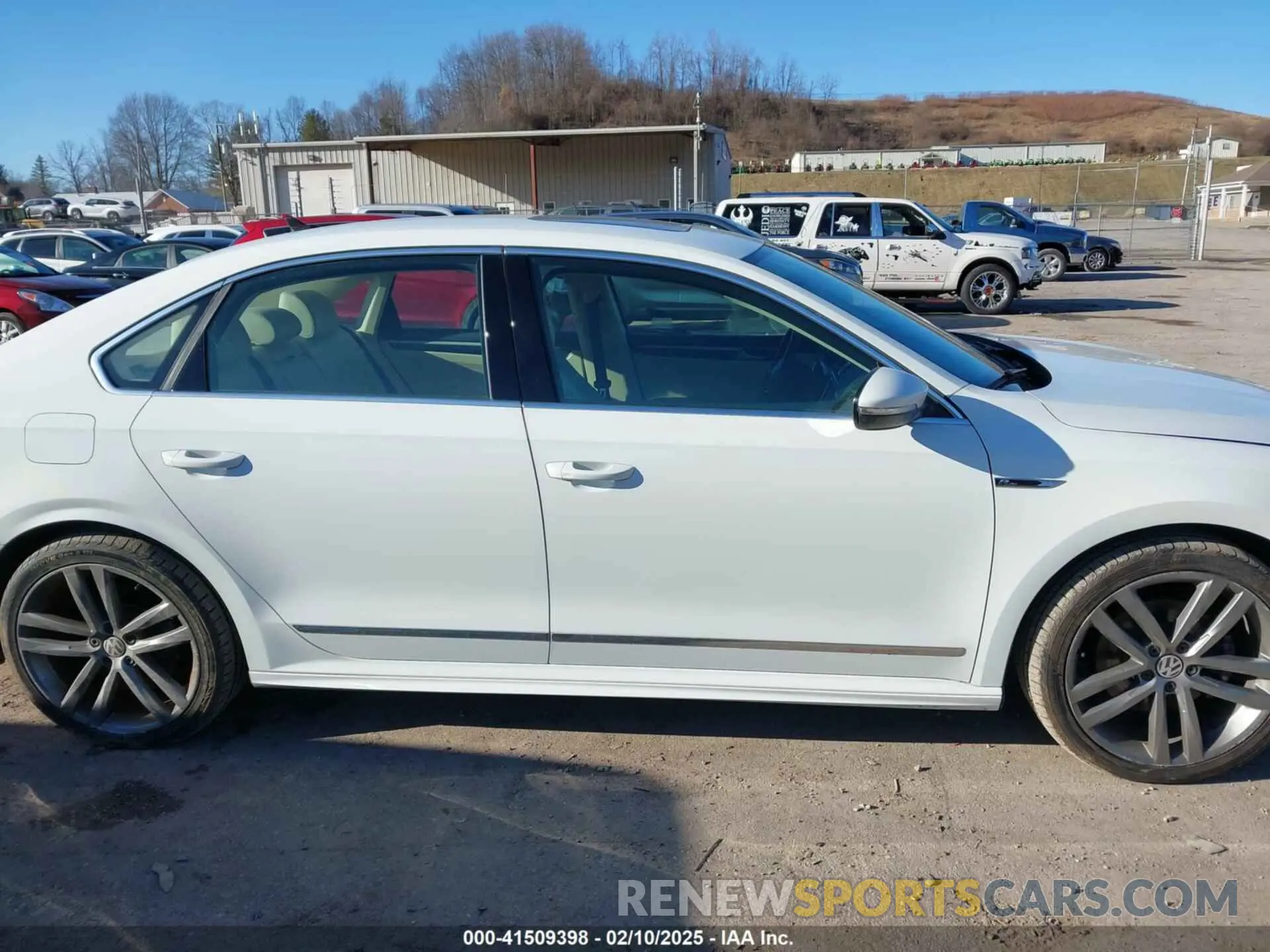 14 Photograph of a damaged car 1VWMA7A32KC012553 VOLKSWAGEN PASSAT 2019